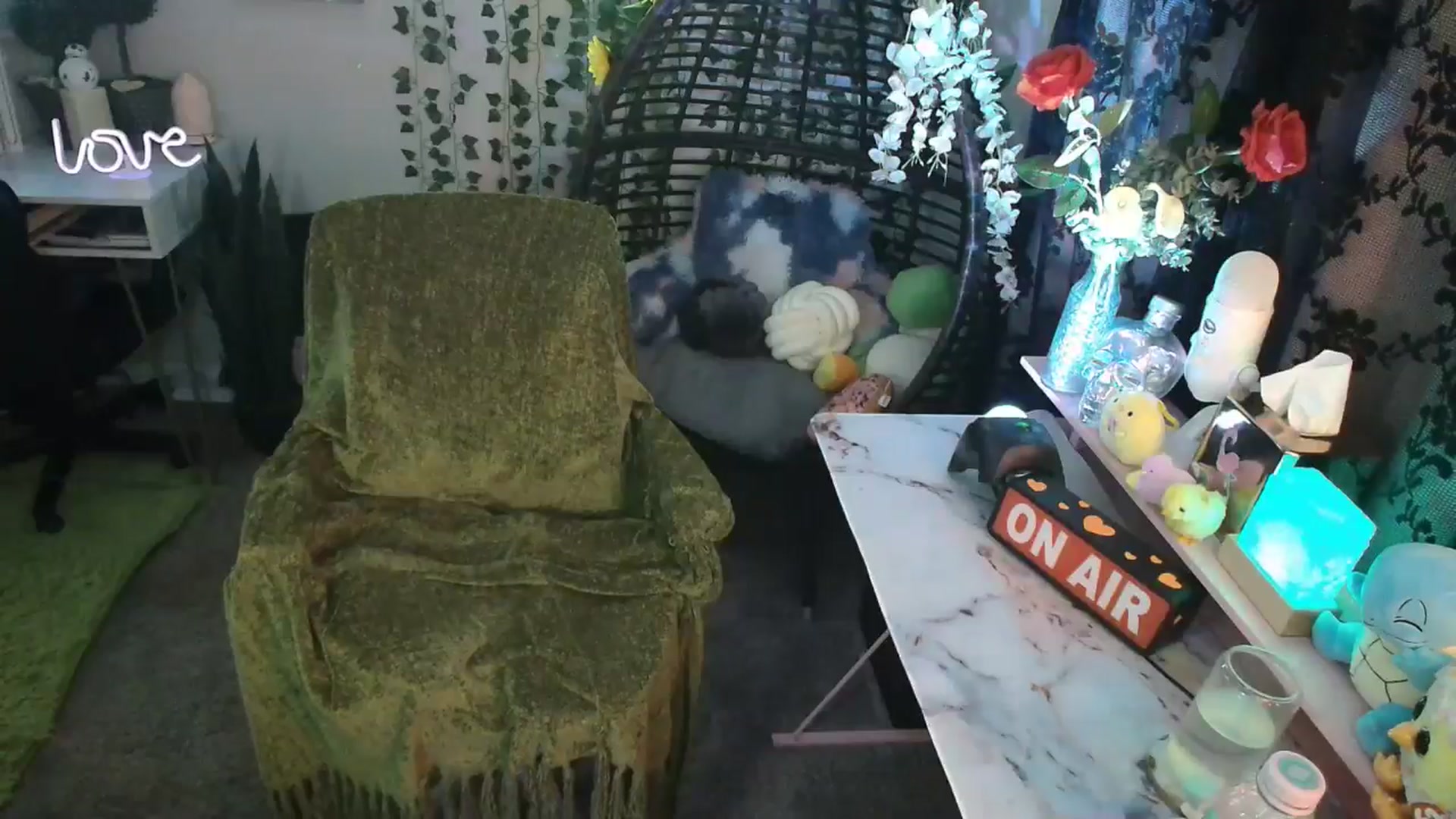 Gallery image thumbnail from HeidiKlumsy's myfreecams stream on, 05/01/2024, 23:24 image 4 of 20