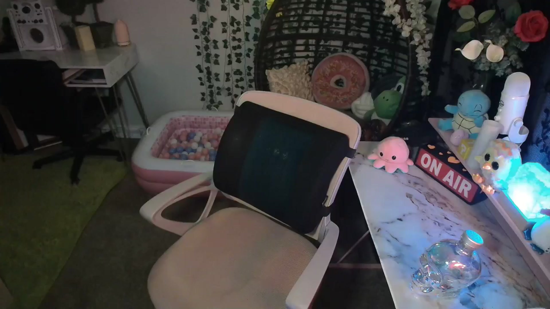 Gallery image thumbnail from HeidiKlumsy's myfreecams stream on, 05/16/2024, 06:08 image 13 of 20