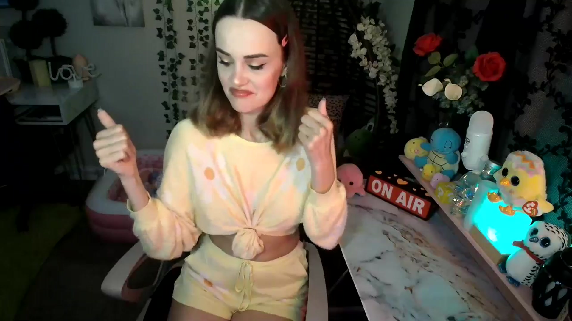 Gallery image thumbnail from HeidiKlumsy's myfreecams stream on, 05/17/2024, 04:38 image 6 of 20