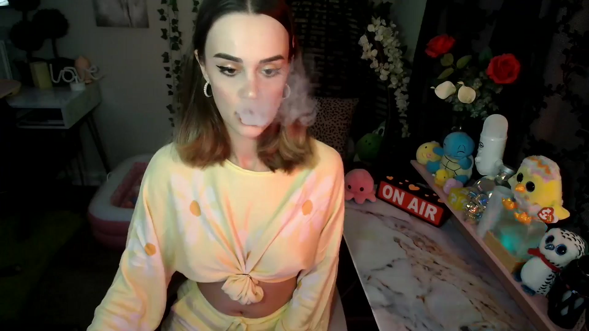 Gallery image thumbnail from HeidiKlumsy's myfreecams stream on, 05/17/2024, 04:38 image 3 of 20