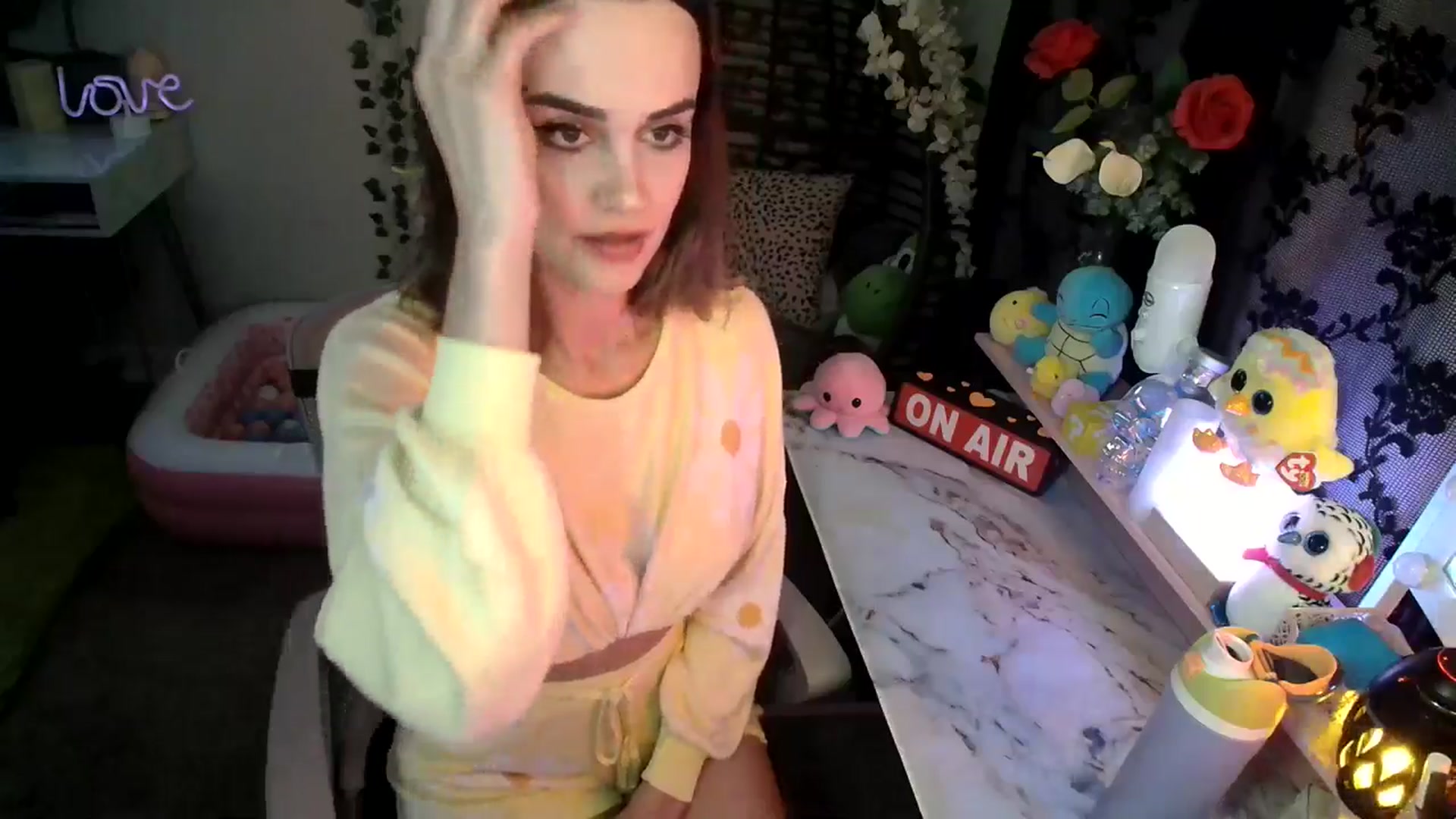 Gallery image thumbnail from HeidiKlumsy's myfreecams stream on, 05/17/2024, 04:38 image 20 of 20