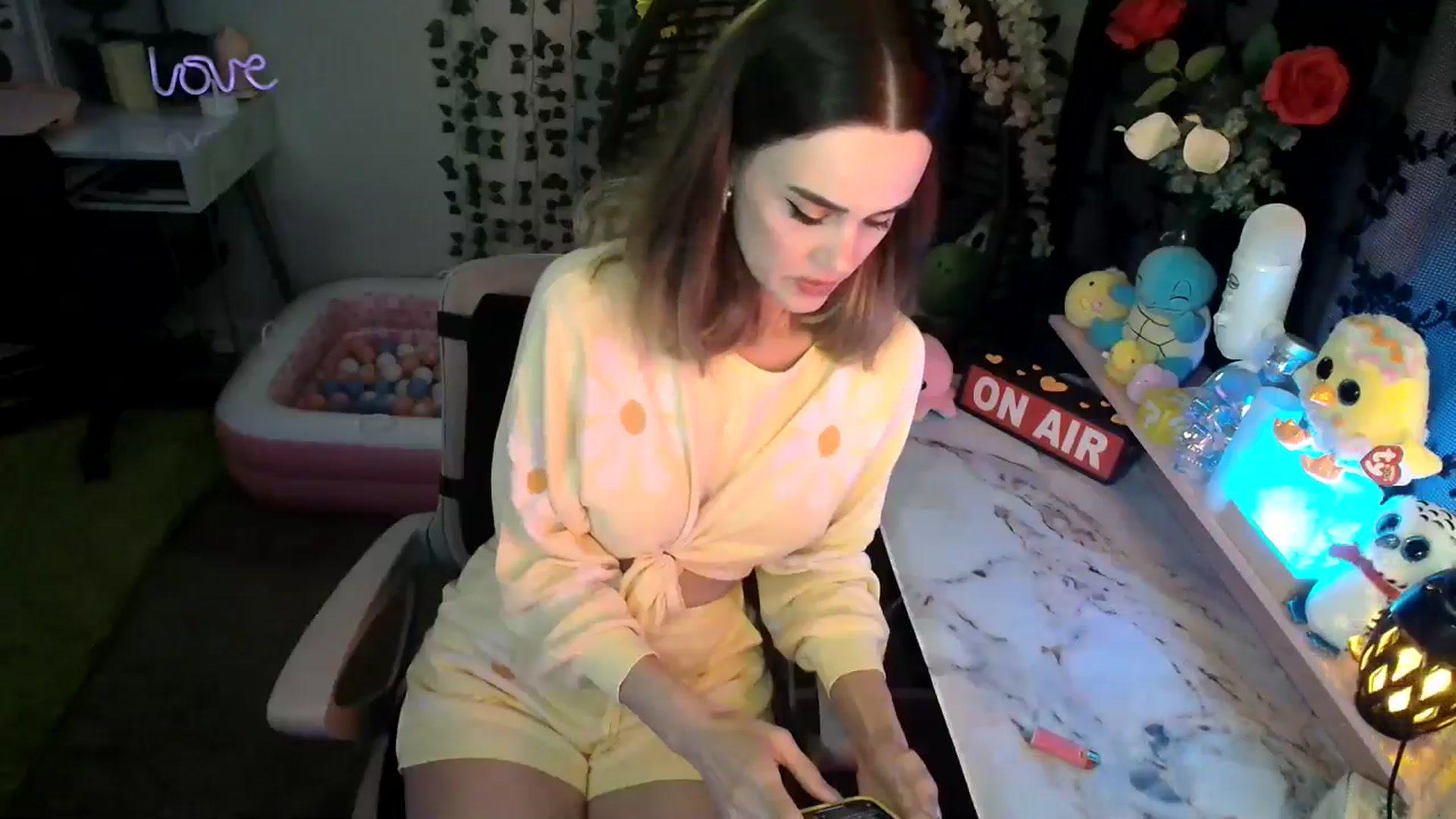Gallery image thumbnail from HeidiKlumsy's myfreecams stream on, 05/17/2024, 04:38 image 15 of 20