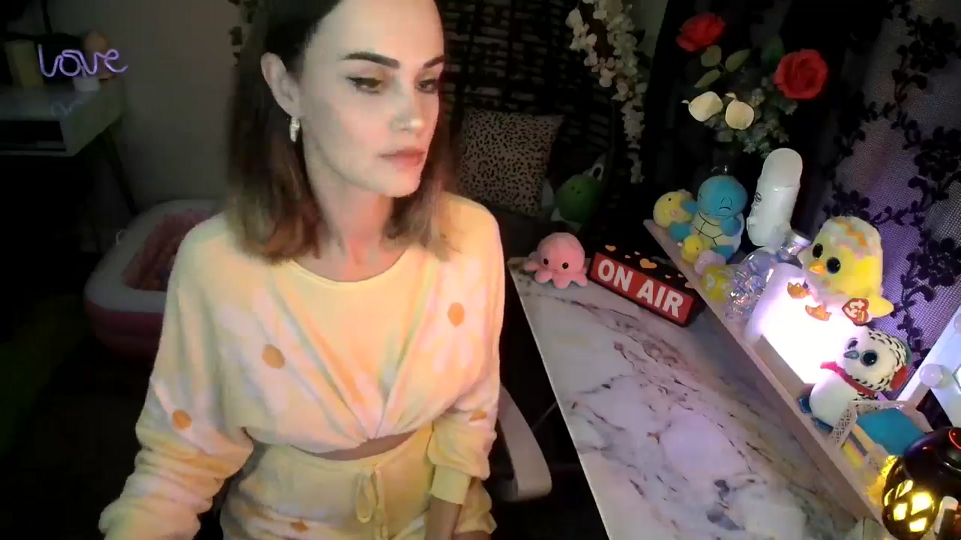 Gallery image thumbnail from HeidiKlumsy's myfreecams stream on, 05/17/2024, 04:38 image 18 of 20