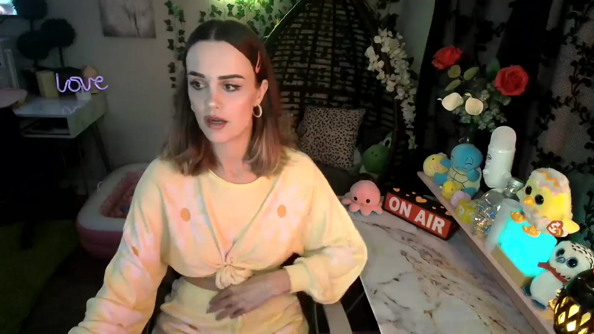 Gallery image thumbnail from HeidiKlumsy's myfreecams stream on, 05/17/2024, 04:38 image 14 of 20