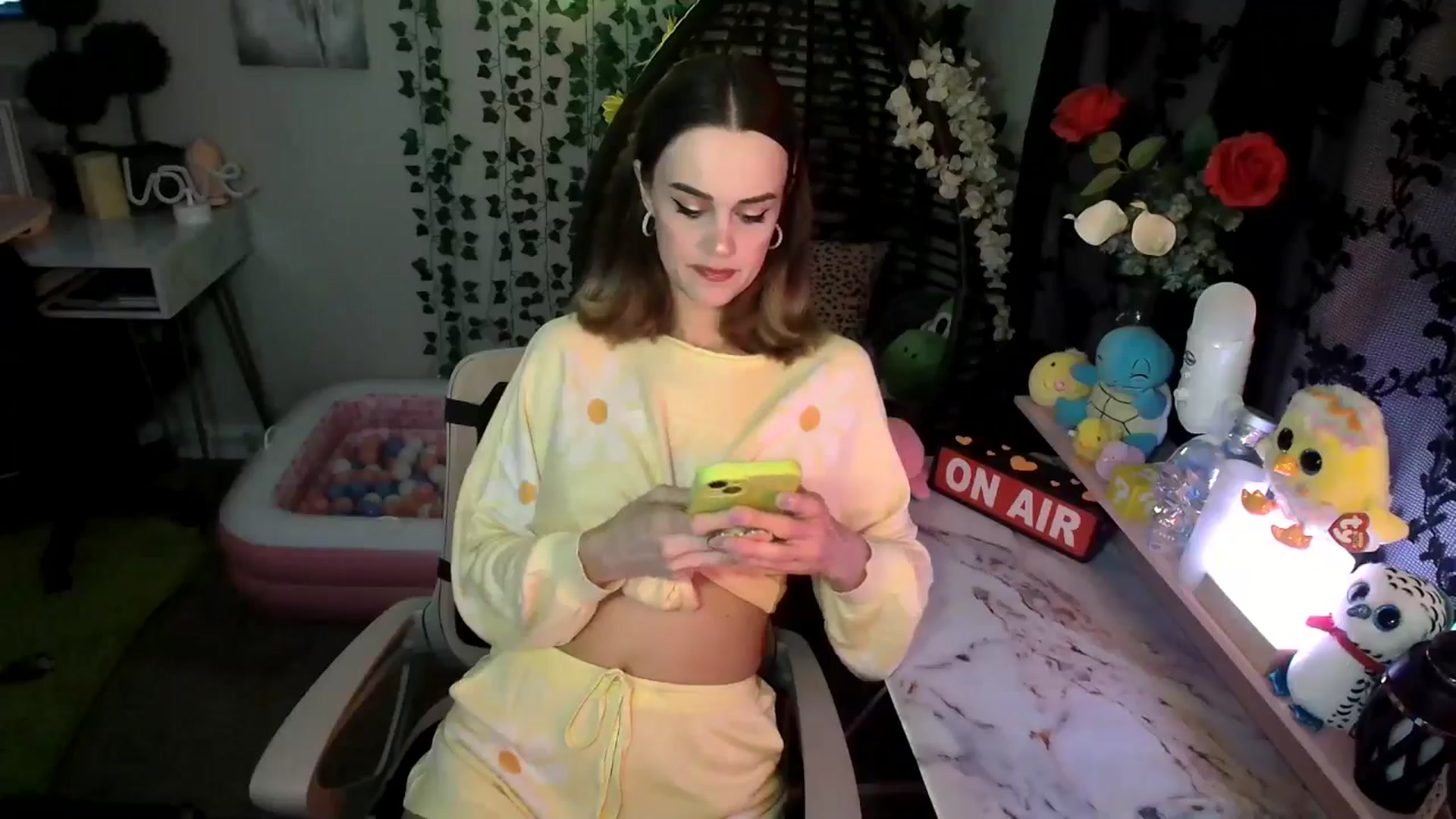 Gallery image thumbnail from HeidiKlumsy's myfreecams stream on, 05/17/2024, 04:38 image 4 of 20