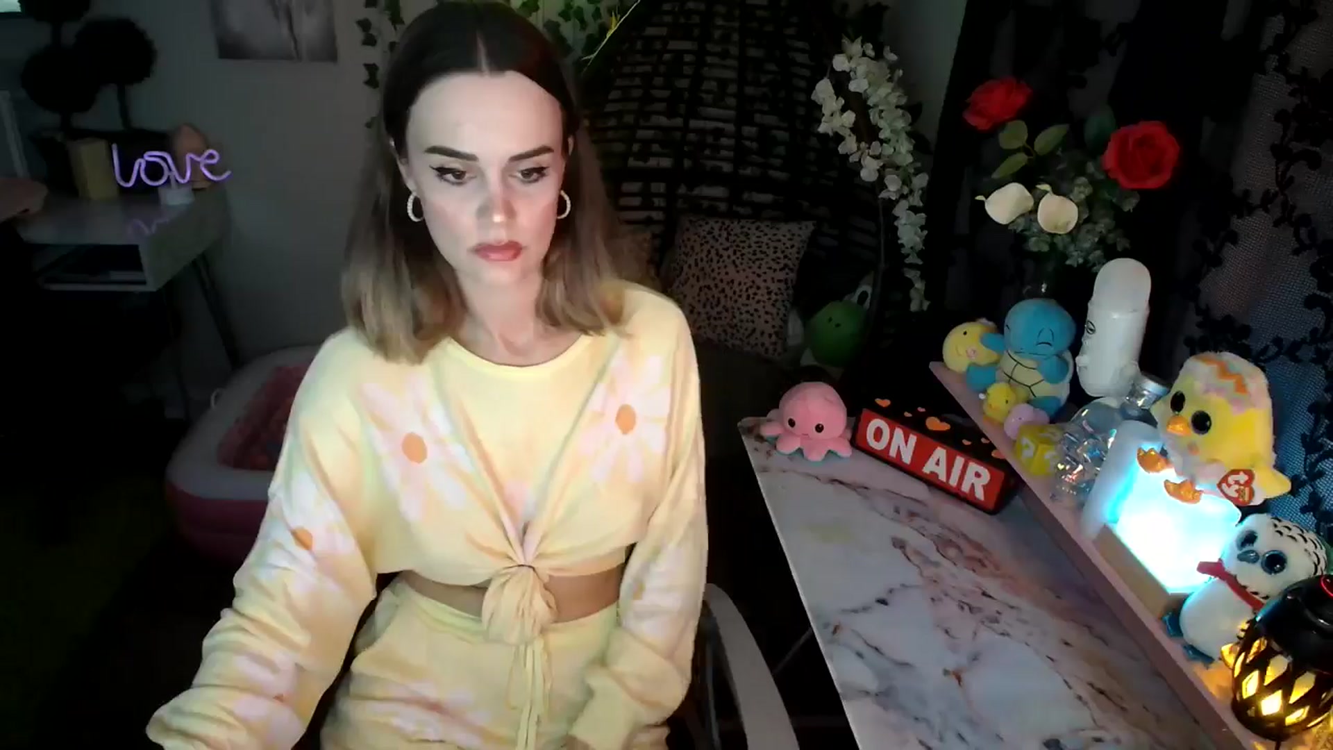 Gallery image thumbnail from HeidiKlumsy's myfreecams stream on, 05/17/2024, 04:38 image 10 of 20