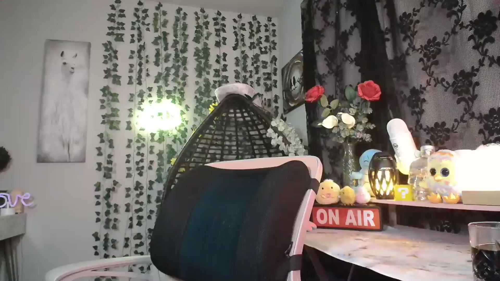 Gallery image thumbnail from HeidiKlumsy's myfreecams stream on, 05/18/2024, 06:01 image 7 of 20
