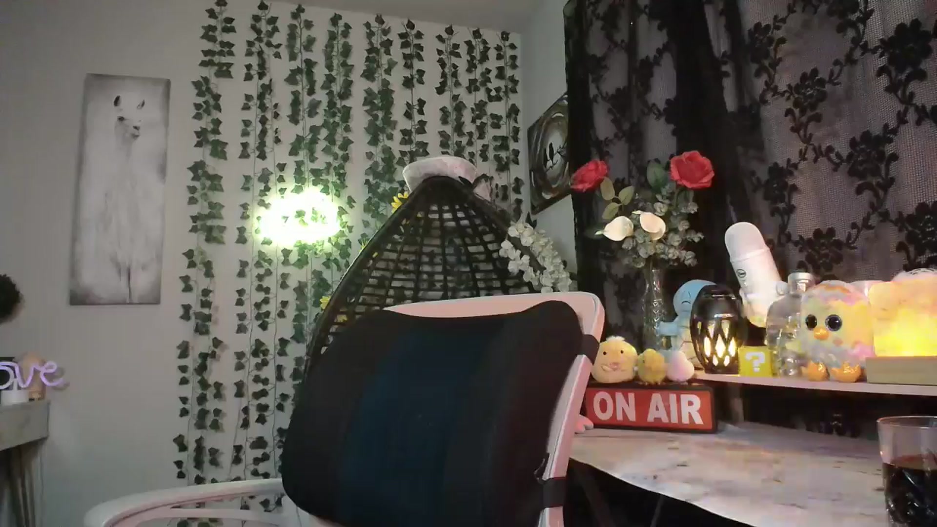 Gallery image thumbnail from HeidiKlumsy's myfreecams stream on, 05/18/2024, 06:01 image 6 of 20