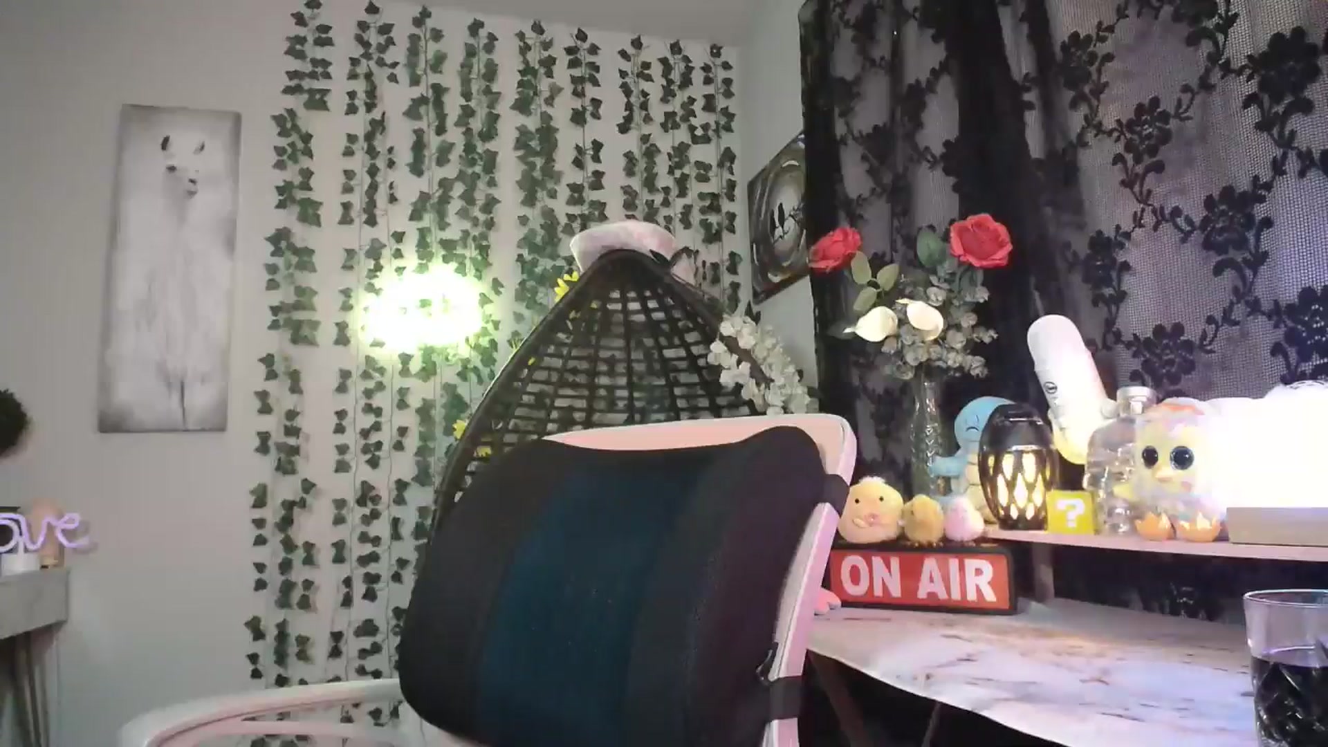 Gallery image thumbnail from HeidiKlumsy's myfreecams stream on, 05/18/2024, 06:01 image 8 of 20