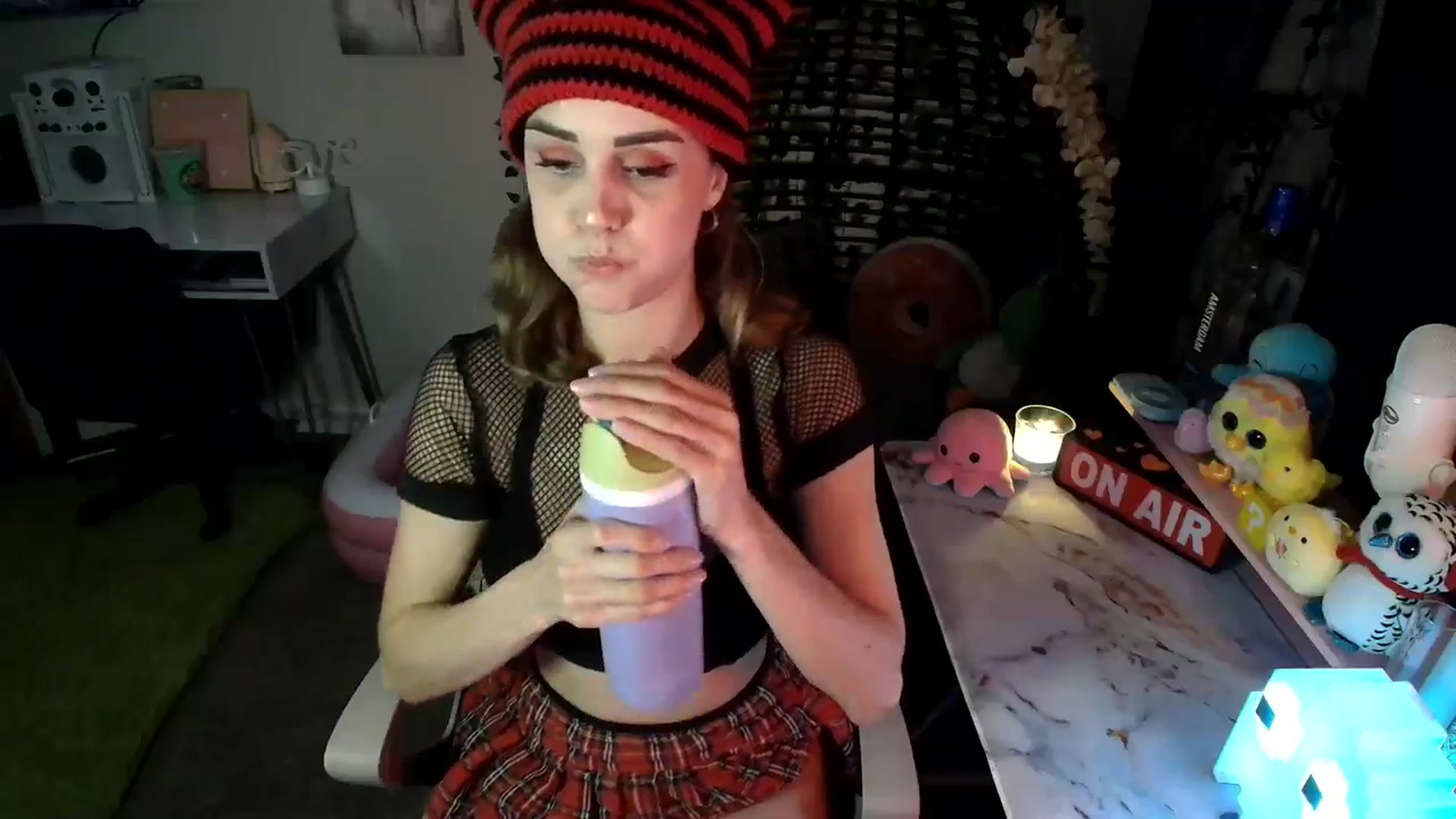Gallery image thumbnail from HeidiKlumsy's myfreecams stream on, 05/23/2024, 05:53 image 6 of 20