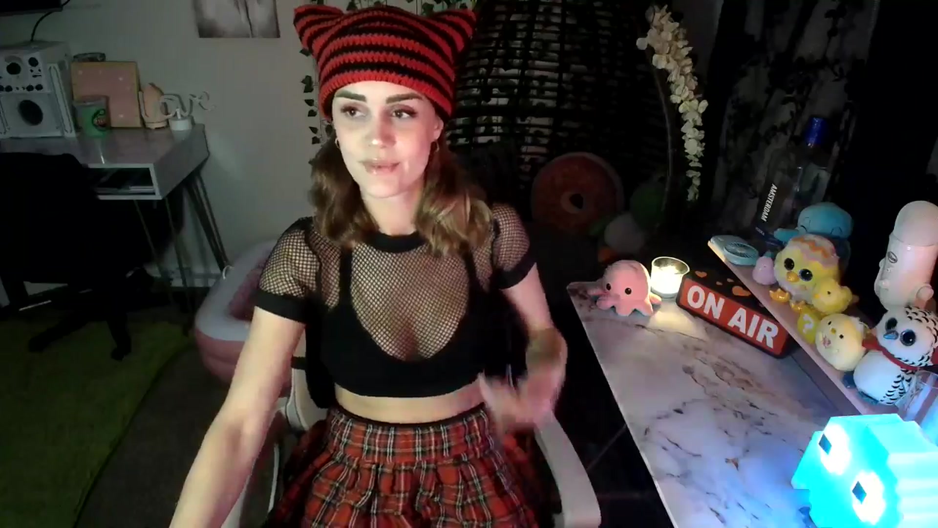 Gallery image thumbnail from HeidiKlumsy's myfreecams stream on, 05/23/2024, 05:53 image 2 of 20