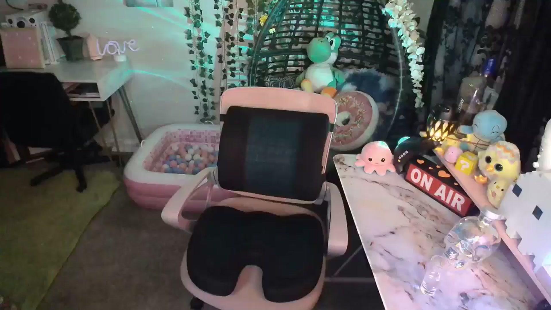 Gallery image thumbnail from HeidiKlumsy's myfreecams stream on, 05/25/2024, 04:19 image 15 of 20