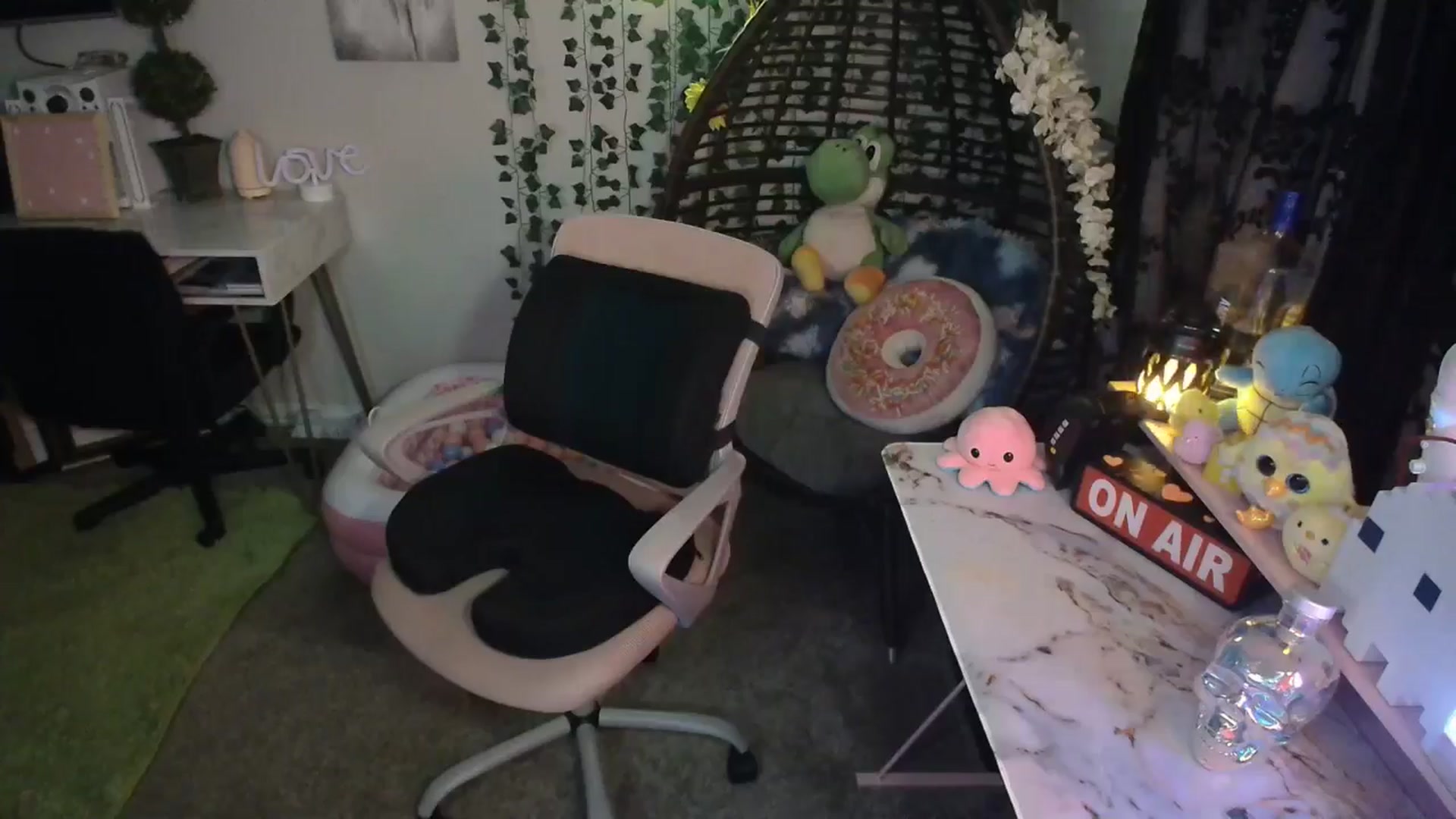 Gallery image thumbnail from HeidiKlumsy's myfreecams stream on, 05/25/2024, 06:39 image 6 of 20