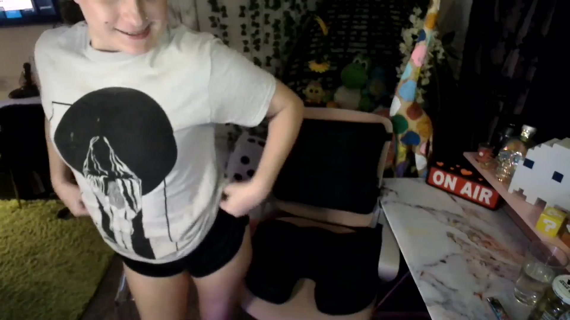 Gallery image thumbnail from HeidiKlumsy's myfreecams stream on, 06/14/2024, 06:18 image 2 of 20