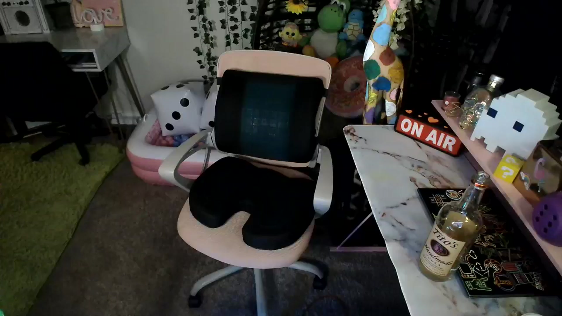 Gallery image thumbnail from HeidiKlumsy's myfreecams stream on, 06/14/2024, 09:40 image 18 of 20