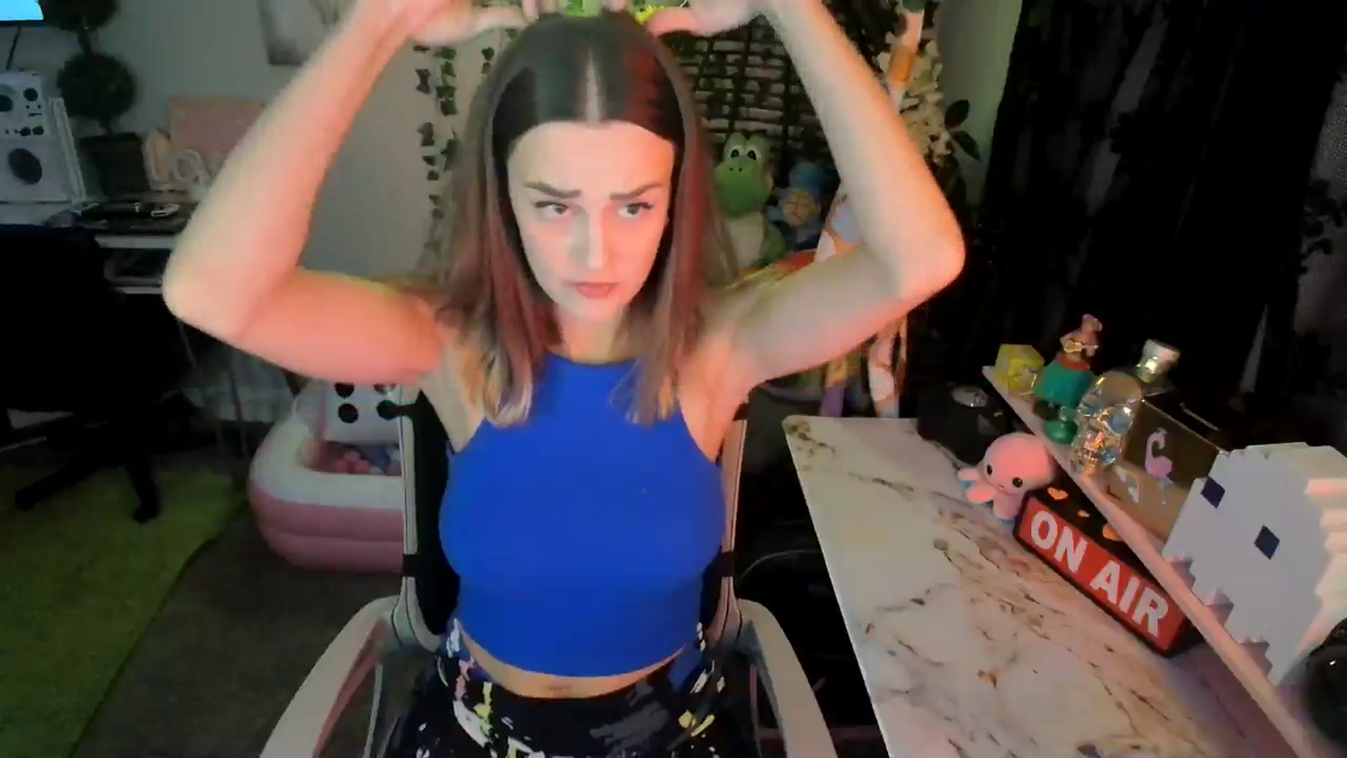 Gallery image thumbnail from HeidiKlumsy's myfreecams stream on, 07/03/2024, 05:20 image 15 of 20