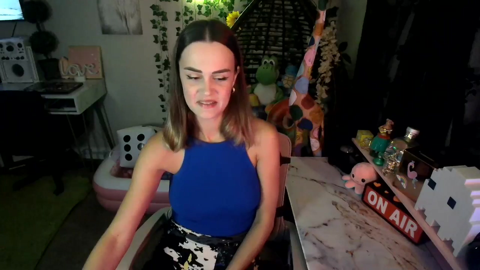 Gallery image thumbnail from HeidiKlumsy's myfreecams stream on, 07/03/2024, 05:20 image 2 of 20