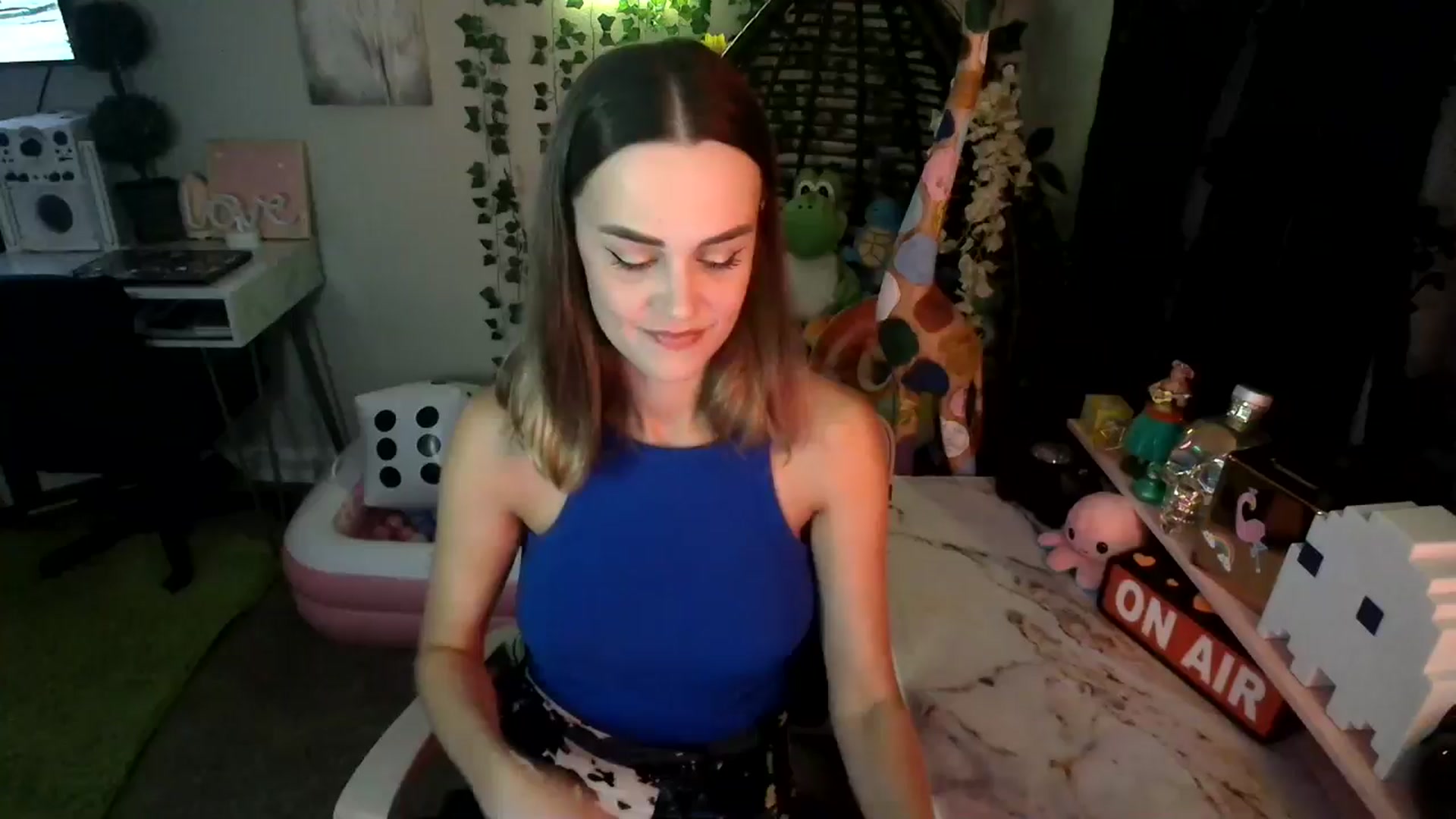Gallery image thumbnail from HeidiKlumsy's myfreecams stream on, 07/03/2024, 05:20 image 1 of 20