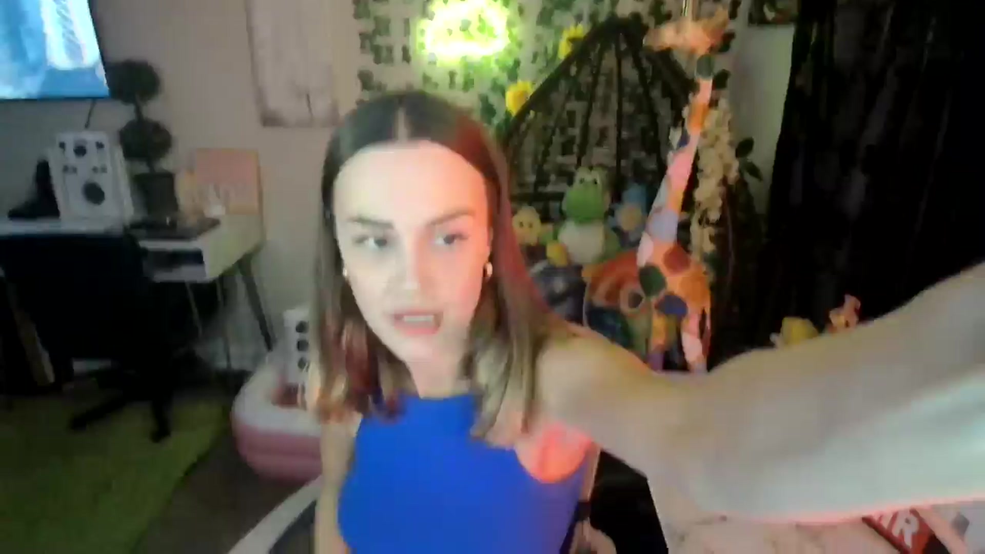 Gallery image thumbnail from HeidiKlumsy's myfreecams stream on, 07/03/2024, 05:20 image 11 of 20