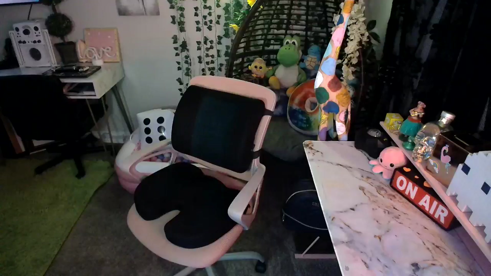 Gallery image thumbnail from HeidiKlumsy's myfreecams stream on, 07/03/2024, 05:20 image 12 of 20
