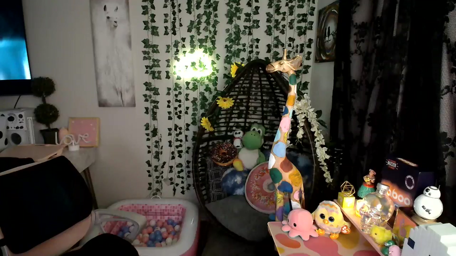 Gallery image thumbnail from HeidiKlumsy's myfreecams stream on, 07/13/2024, 02:05 image 9 of 20