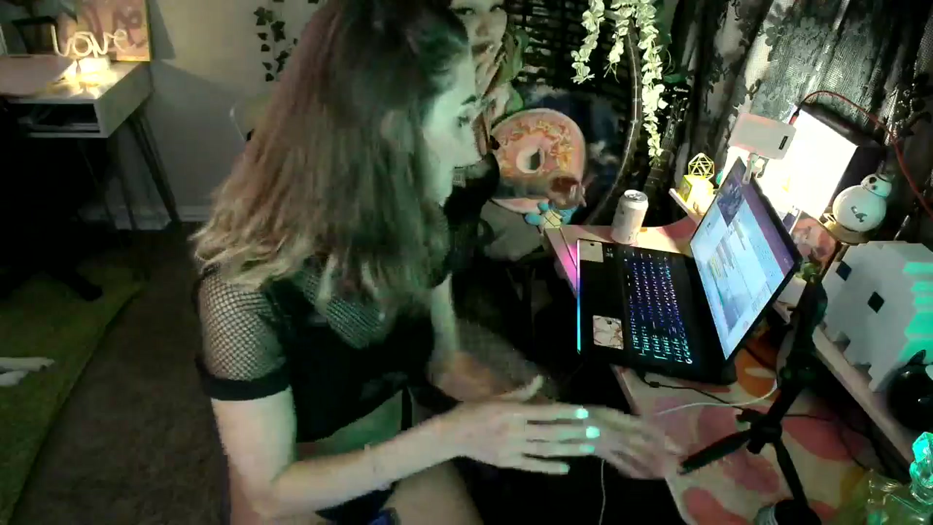 Gallery image thumbnail from HeidiKlumsy's myfreecams stream on, 07/13/2024, 05:12 image 4 of 20