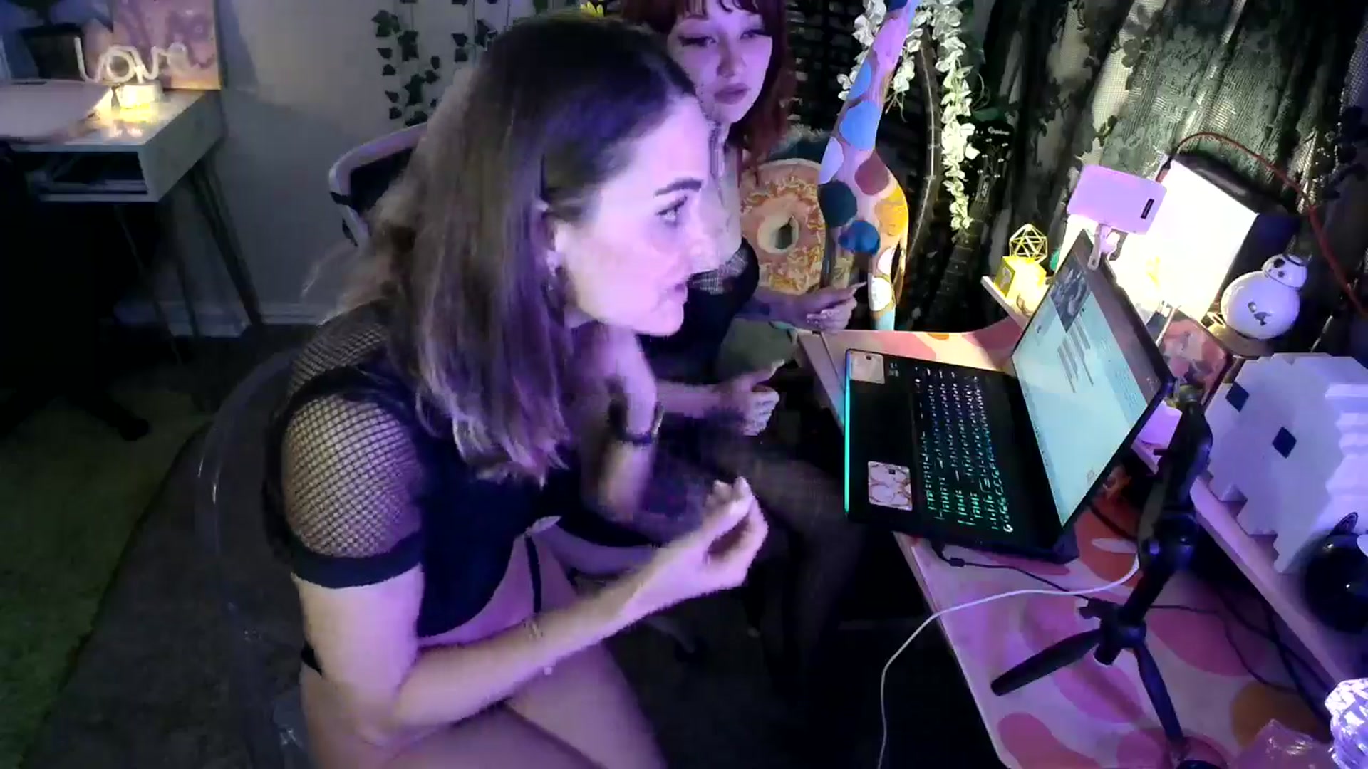 Gallery image thumbnail from HeidiKlumsy's myfreecams stream on, 07/13/2024, 05:12 image 3 of 20
