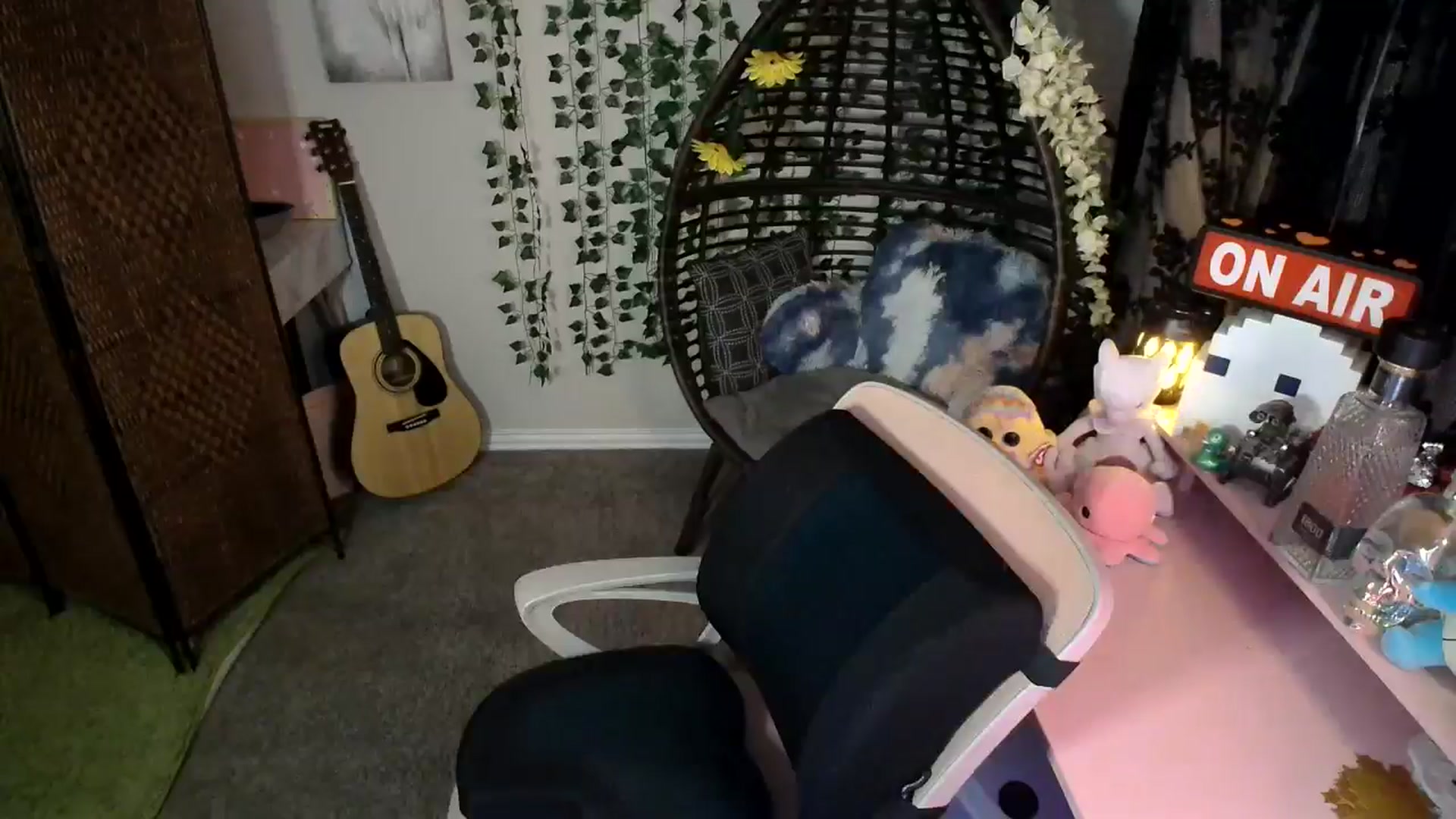 Gallery image thumbnail from HeidiKlumsy's myfreecams stream on, 09/12/2024, 06:18 image 2 of 20