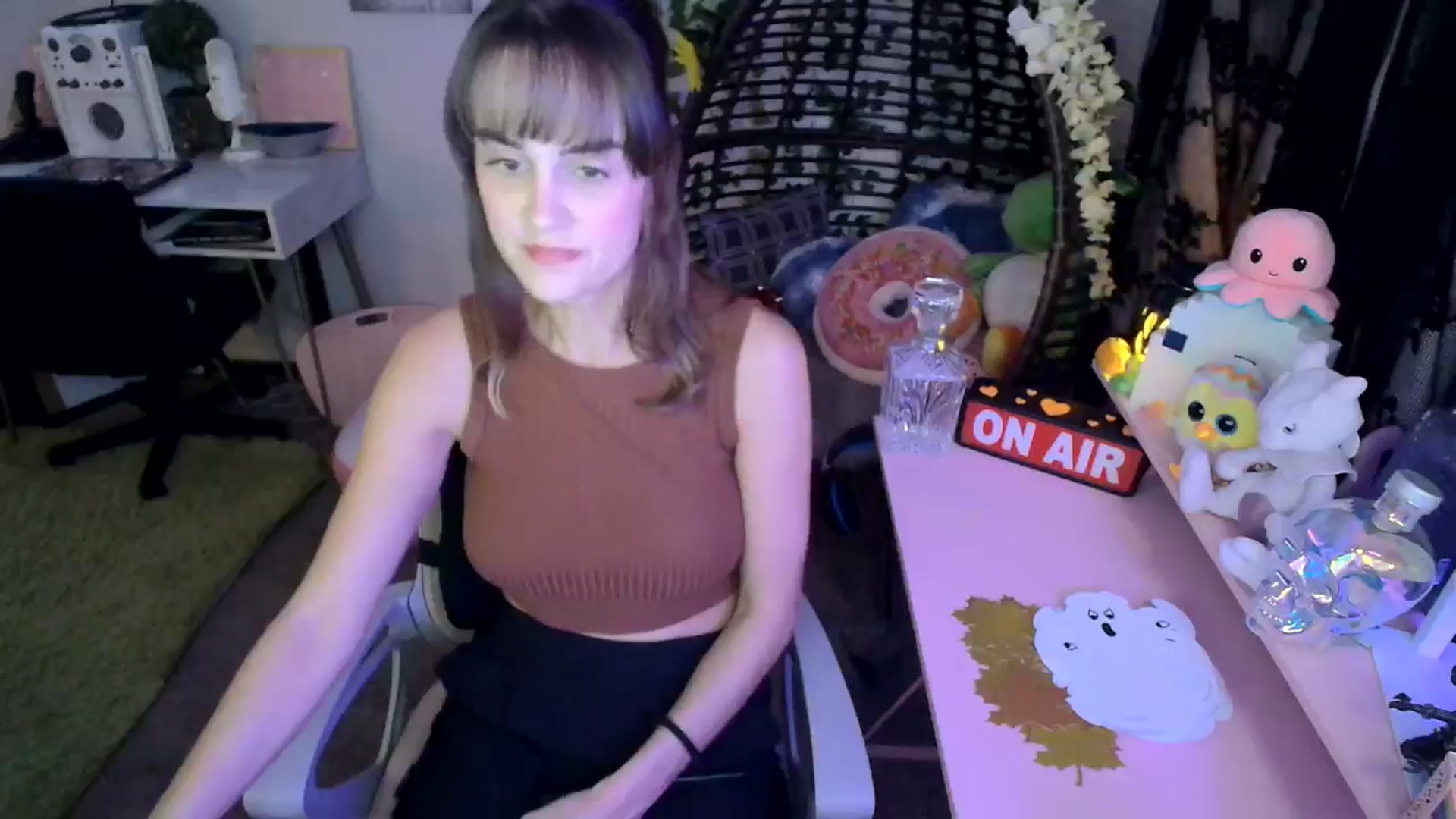 Gallery image thumbnail from HeidiKlumsy's myfreecams stream on, 09/13/2024, 02:10 image 2 of 20
