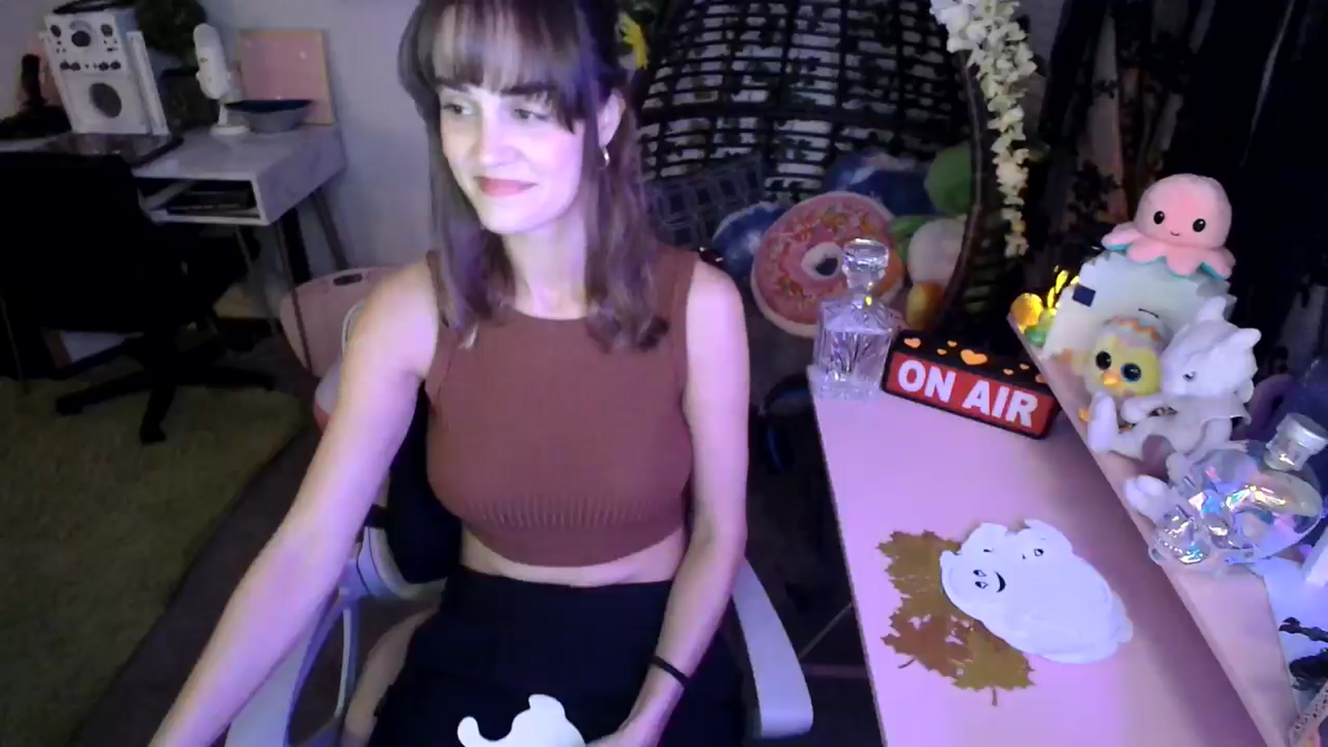 Gallery image thumbnail from HeidiKlumsy's myfreecams stream on, 09/13/2024, 02:10 image 8 of 20