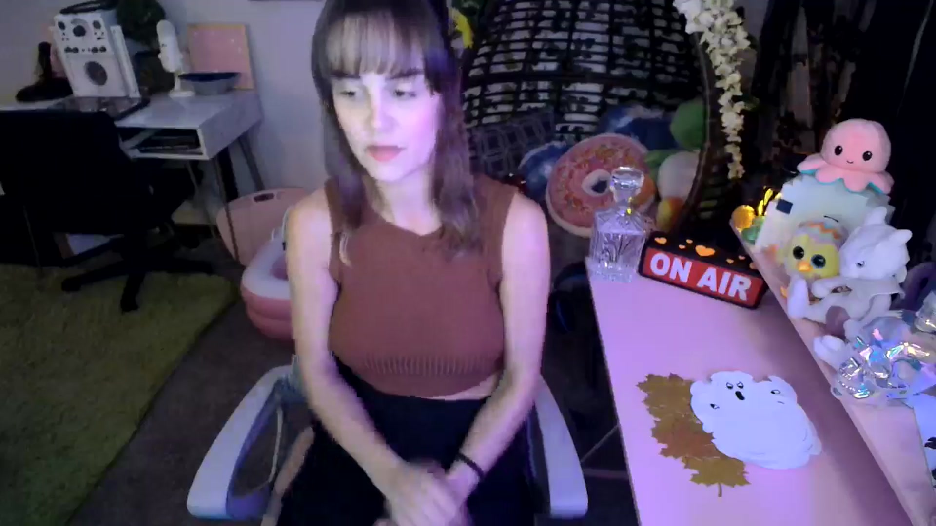 Gallery image thumbnail from HeidiKlumsy's myfreecams stream on, 09/13/2024, 02:10 image 3 of 20