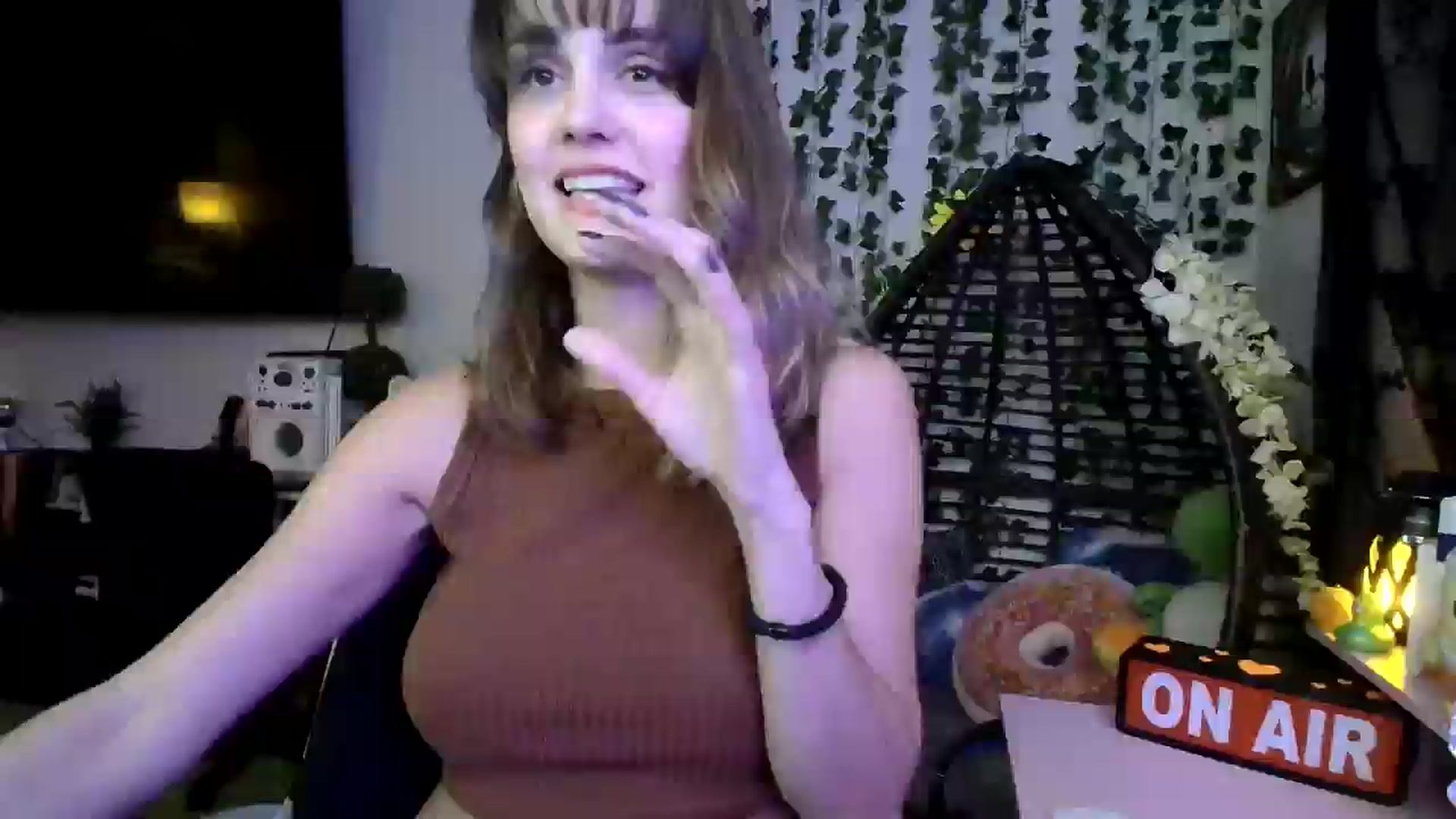 Gallery image thumbnail from HeidiKlumsy's myfreecams stream on, 09/13/2024, 05:33 image 13 of 20