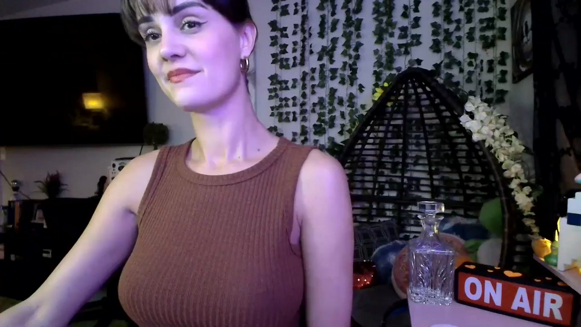 Gallery image thumbnail from HeidiKlumsy's myfreecams stream on, 09/13/2024, 05:33 image 3 of 20