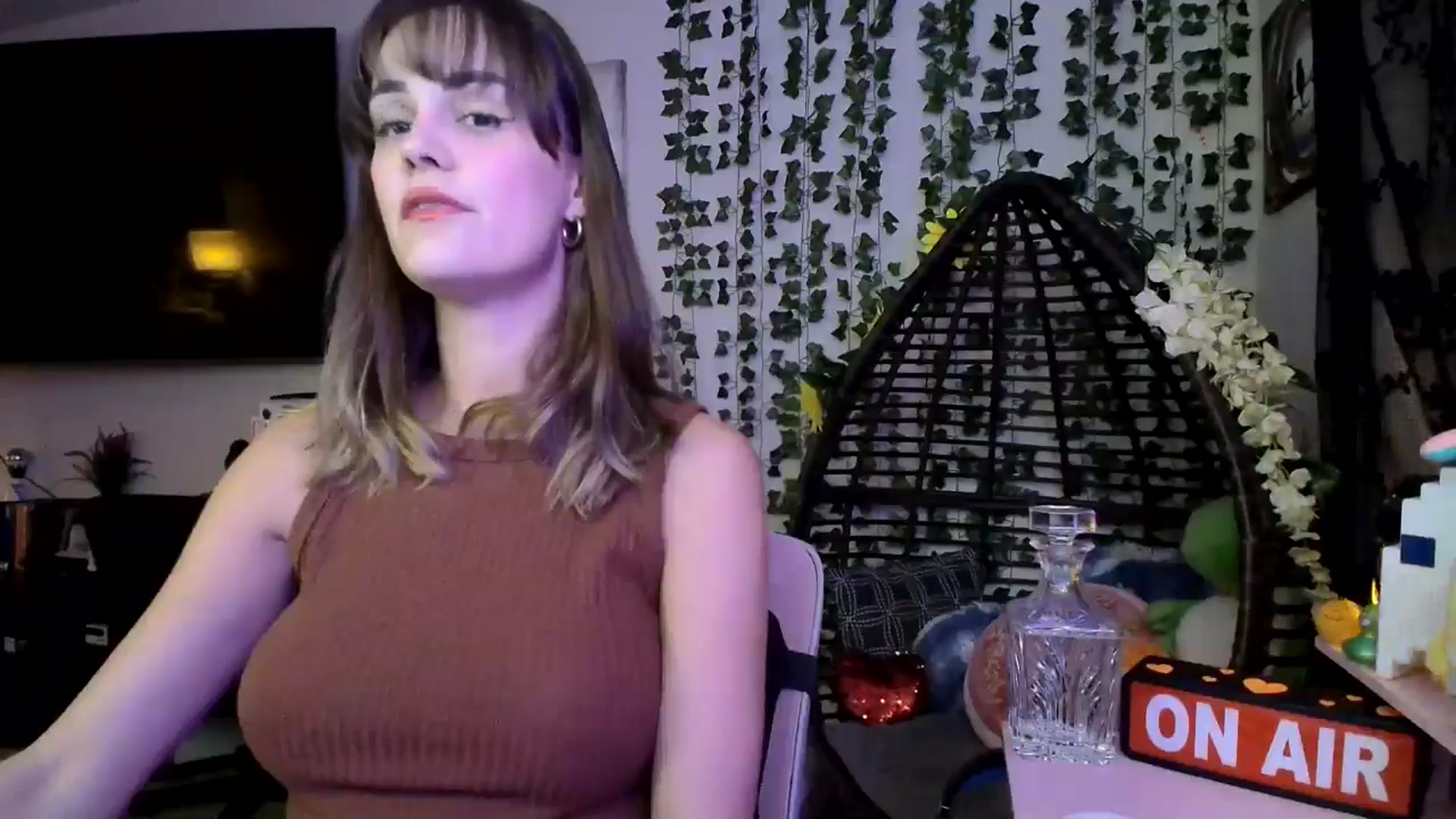 Gallery image thumbnail from HeidiKlumsy's myfreecams stream on, 09/13/2024, 05:33 image 6 of 20