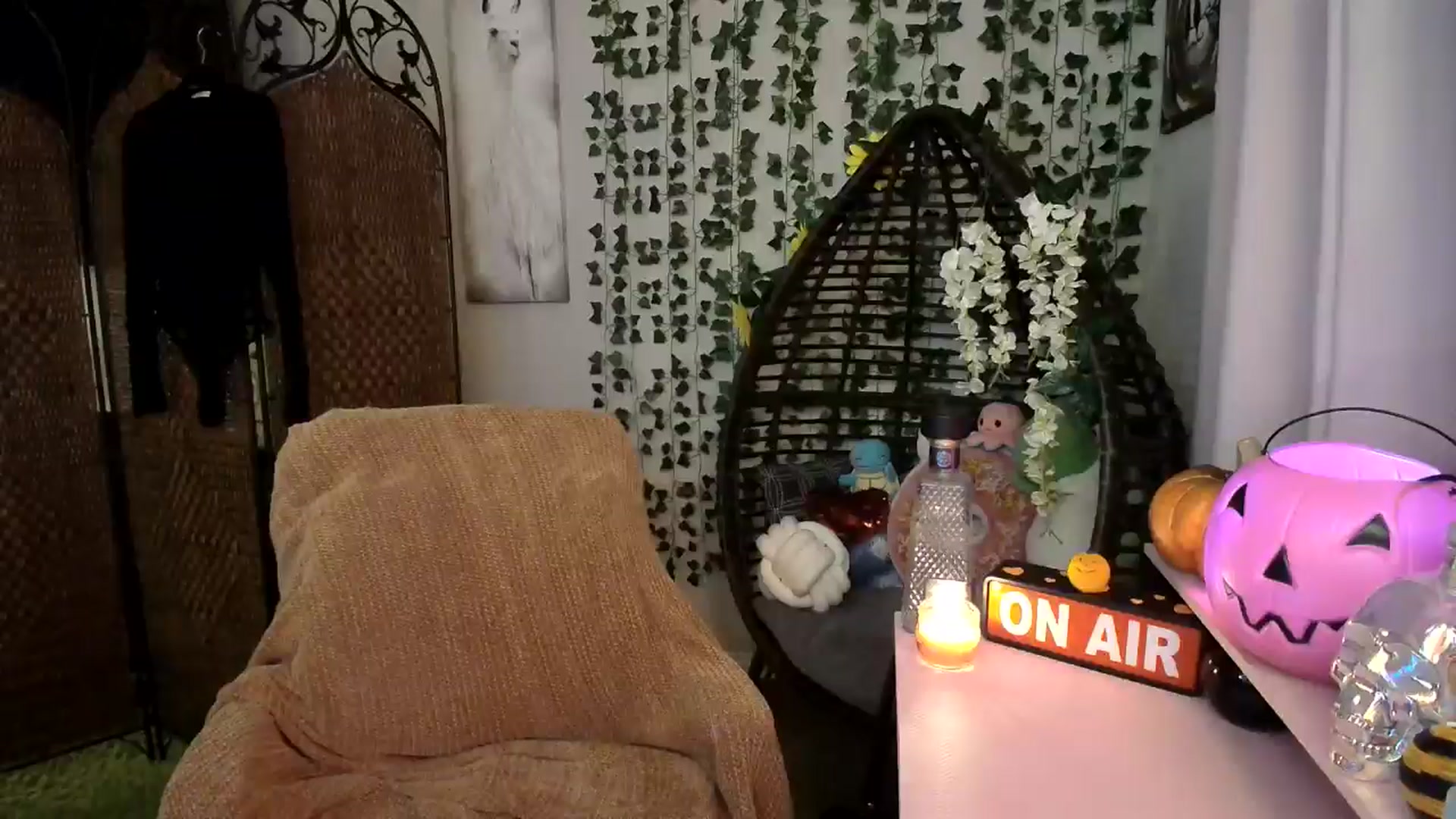 Gallery image thumbnail from HeidiKlumsy's myfreecams stream on, 09/25/2024, 24:46 image 20 of 20