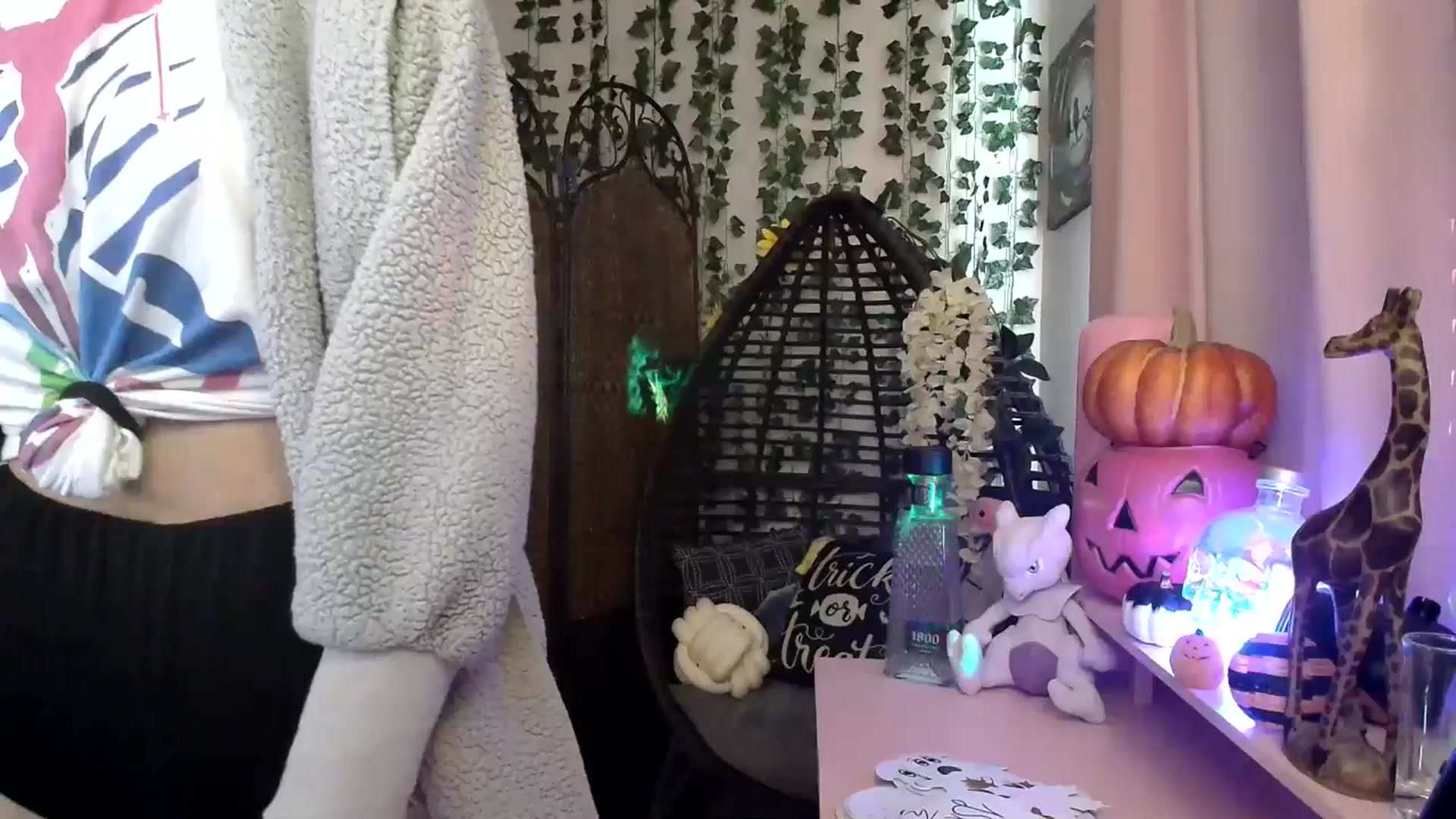 Gallery image thumbnail from HeidiKlumsy's myfreecams stream on, 10/03/2024, 23:22 image 15 of 20