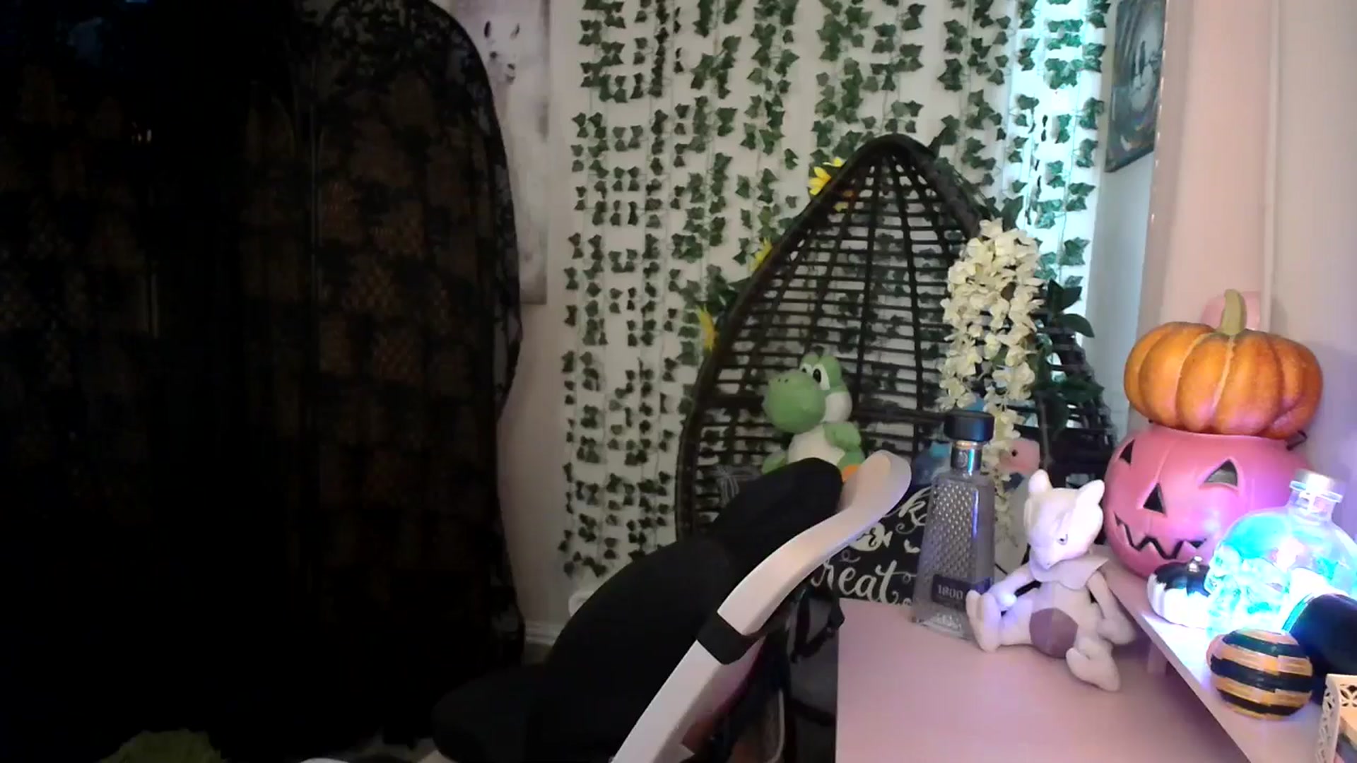 Gallery image thumbnail from HeidiKlumsy's myfreecams stream on, 10/04/2024, 22:05 image 15 of 20