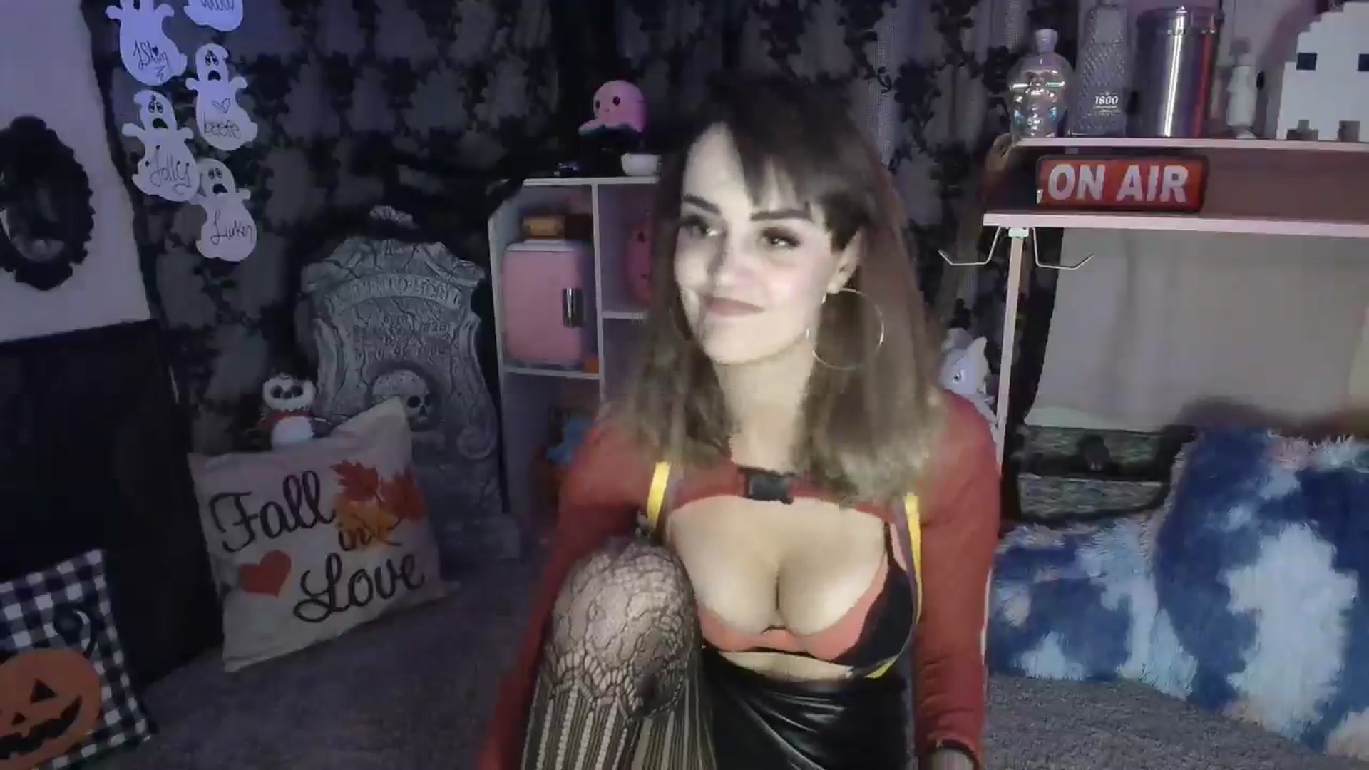 Gallery image thumbnail from HeidiKlumsy's myfreecams stream on, 10/15/2024, 02:01 image 2 of 20