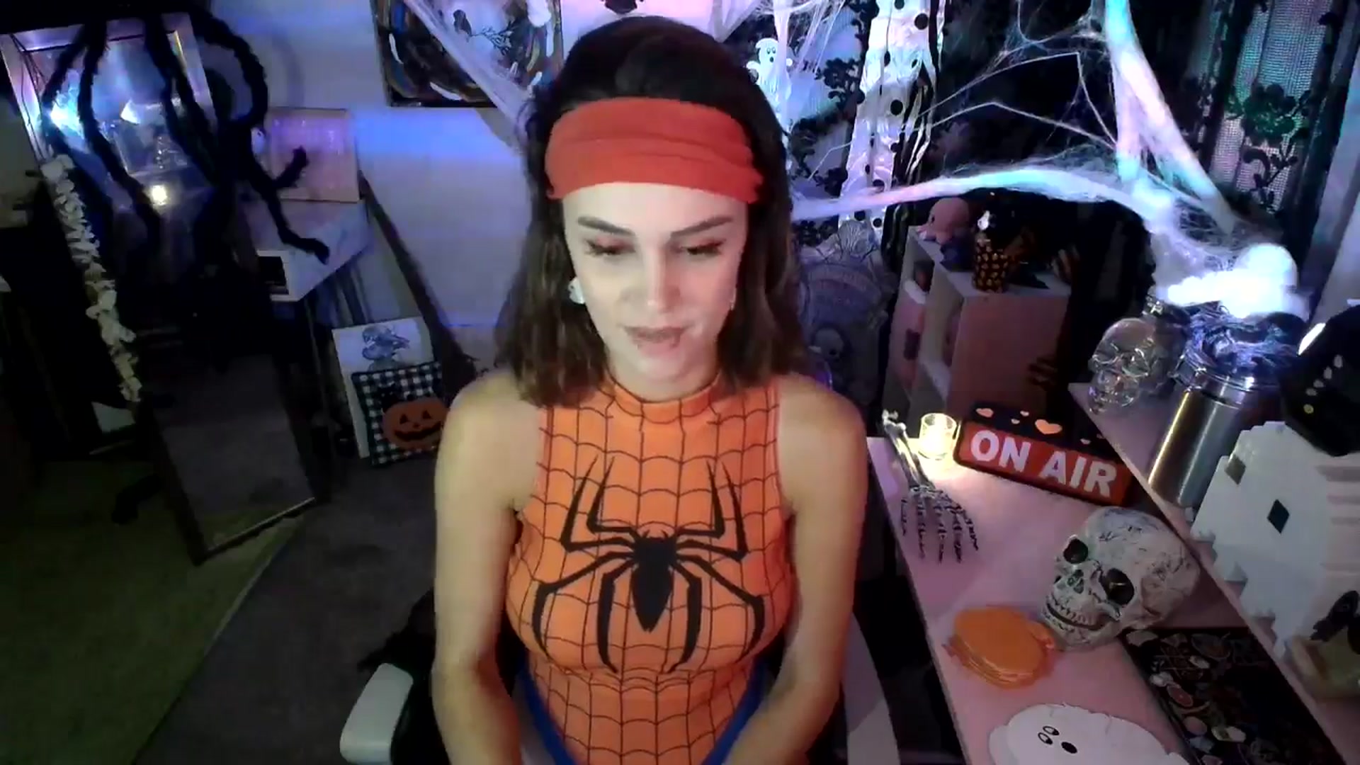 Gallery image thumbnail from HeidiKlumsy's myfreecams stream on, 10/30/2024, 24:39 image 16 of 20