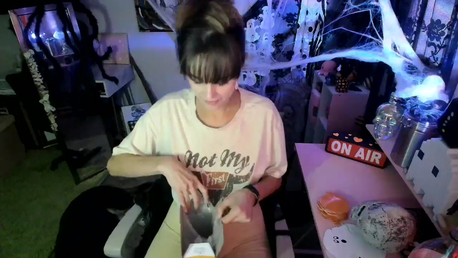 Gallery image thumbnail from HeidiKlumsy's myfreecams stream on, 10/30/2024, 03:05 image 2 of 20
