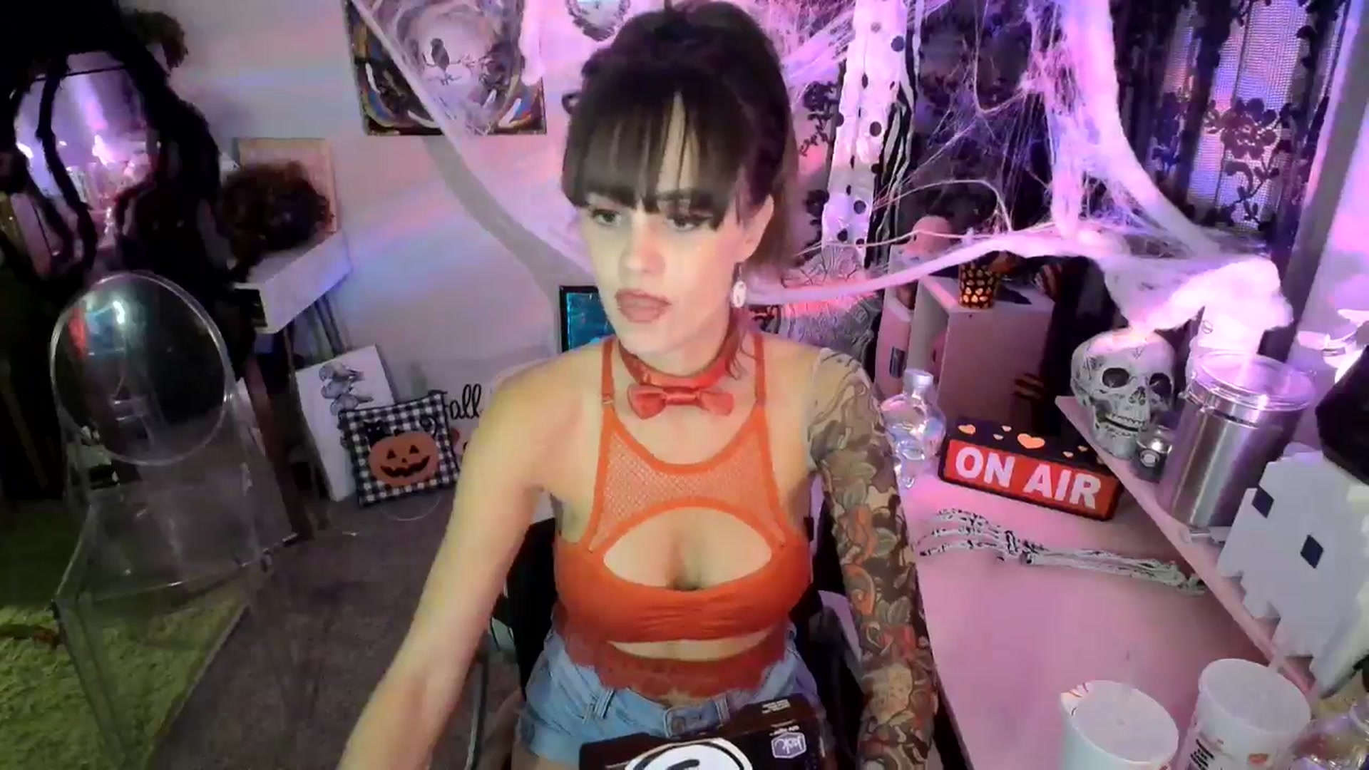 Gallery image thumbnail from HeidiKlumsy's myfreecams stream on, 10/30/2024, 09:08 image 17 of 20