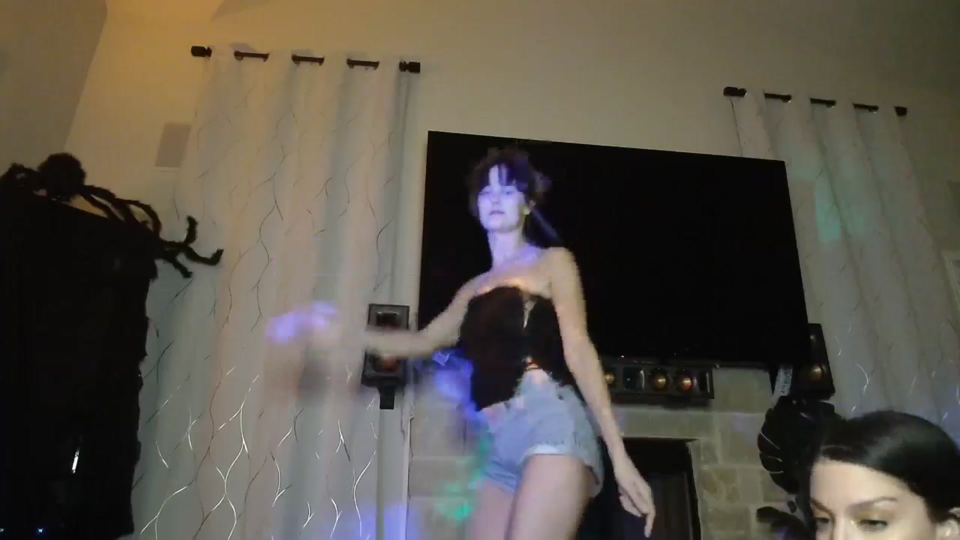 Gallery image thumbnail from HeidiKlumsy's myfreecams stream on, 11/03/2024, 05:17 image 15 of 20