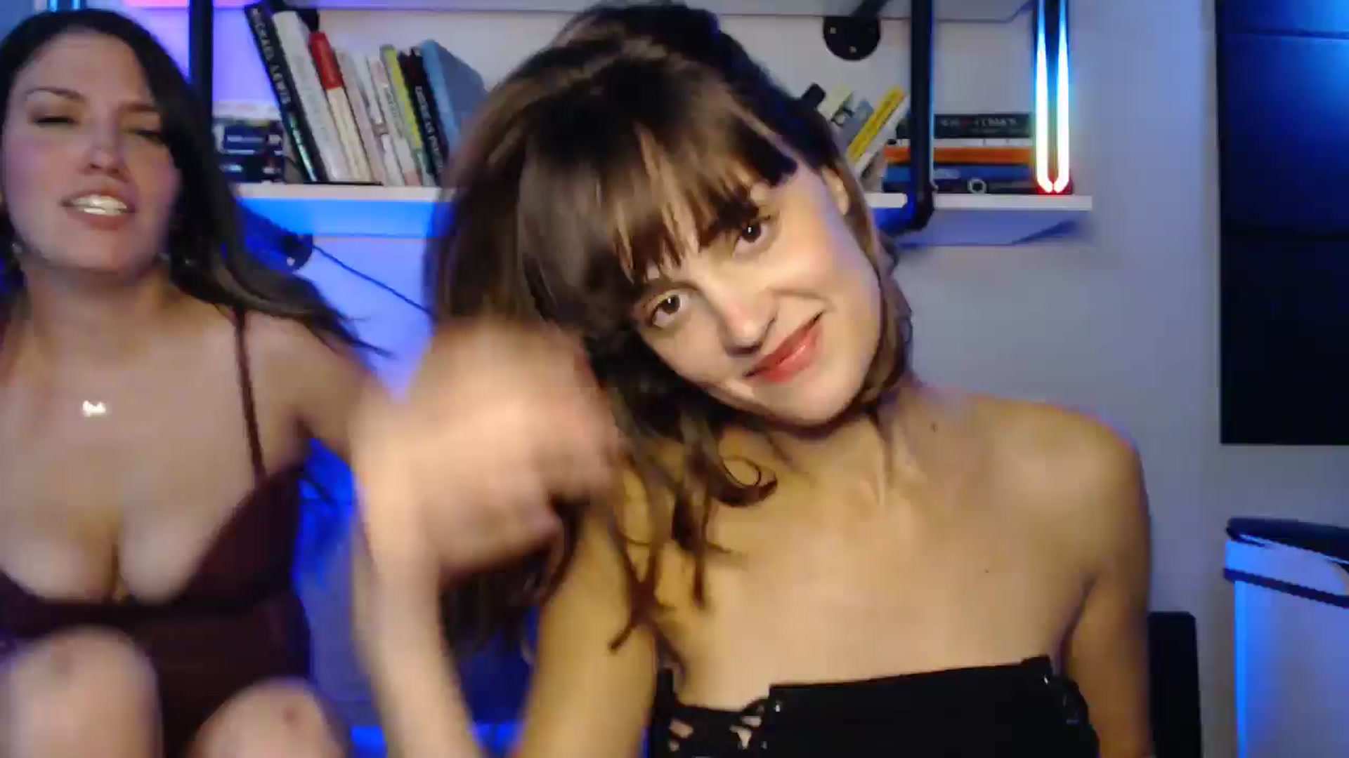 Gallery image thumbnail from HeidiKlumsy's myfreecams stream on, 11/03/2024, 12:22 image 19 of 20
