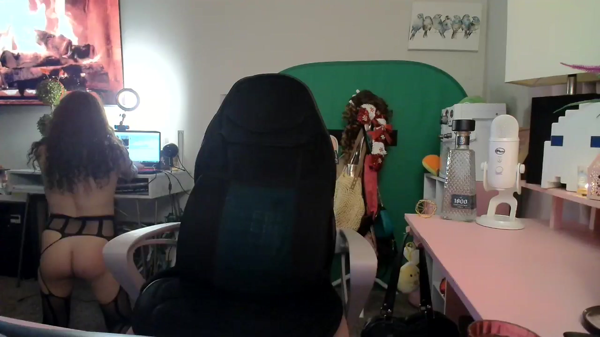 Gallery image thumbnail from HeidiKlumsy's myfreecams stream on, 11/10/2024, 05:58 image 17 of 20