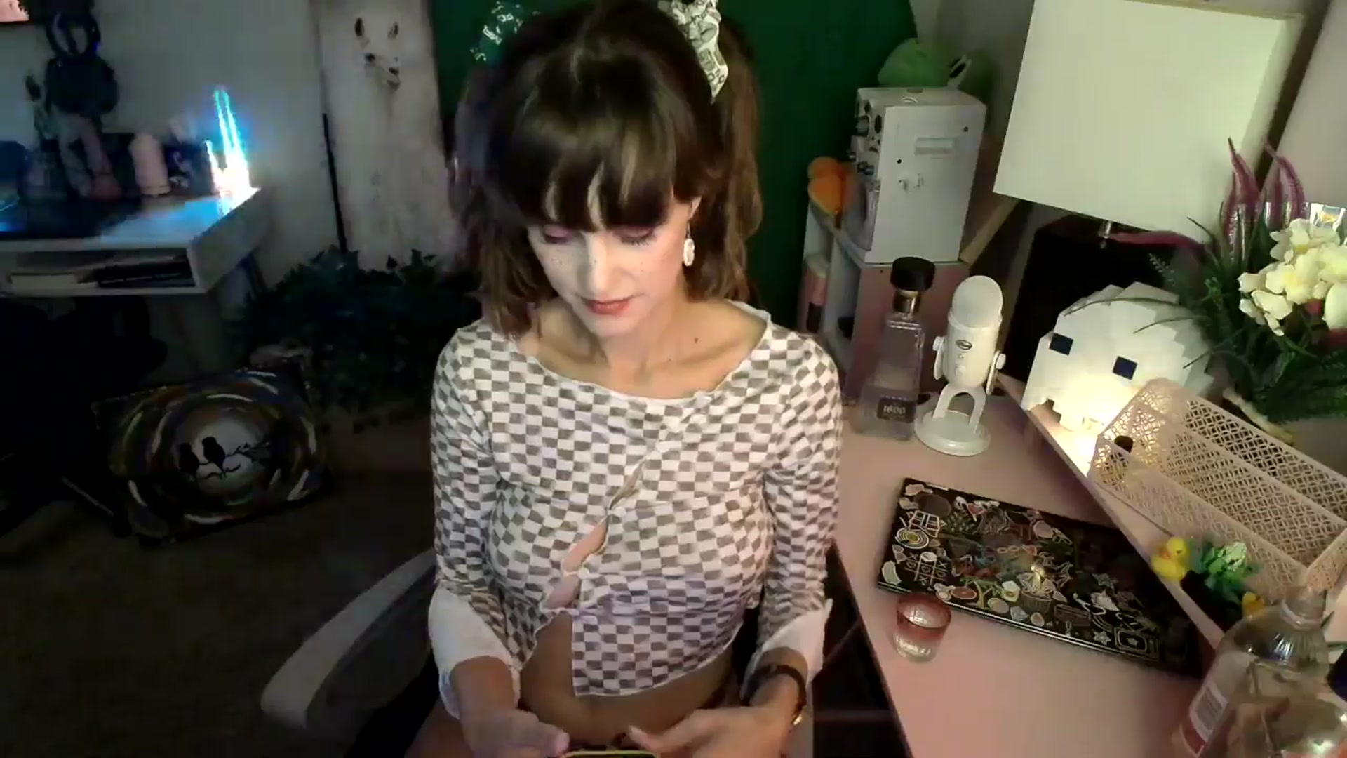 Gallery image thumbnail from HeidiKlumsy's myfreecams stream on, 11/10/2024, 07:26 image 20 of 20