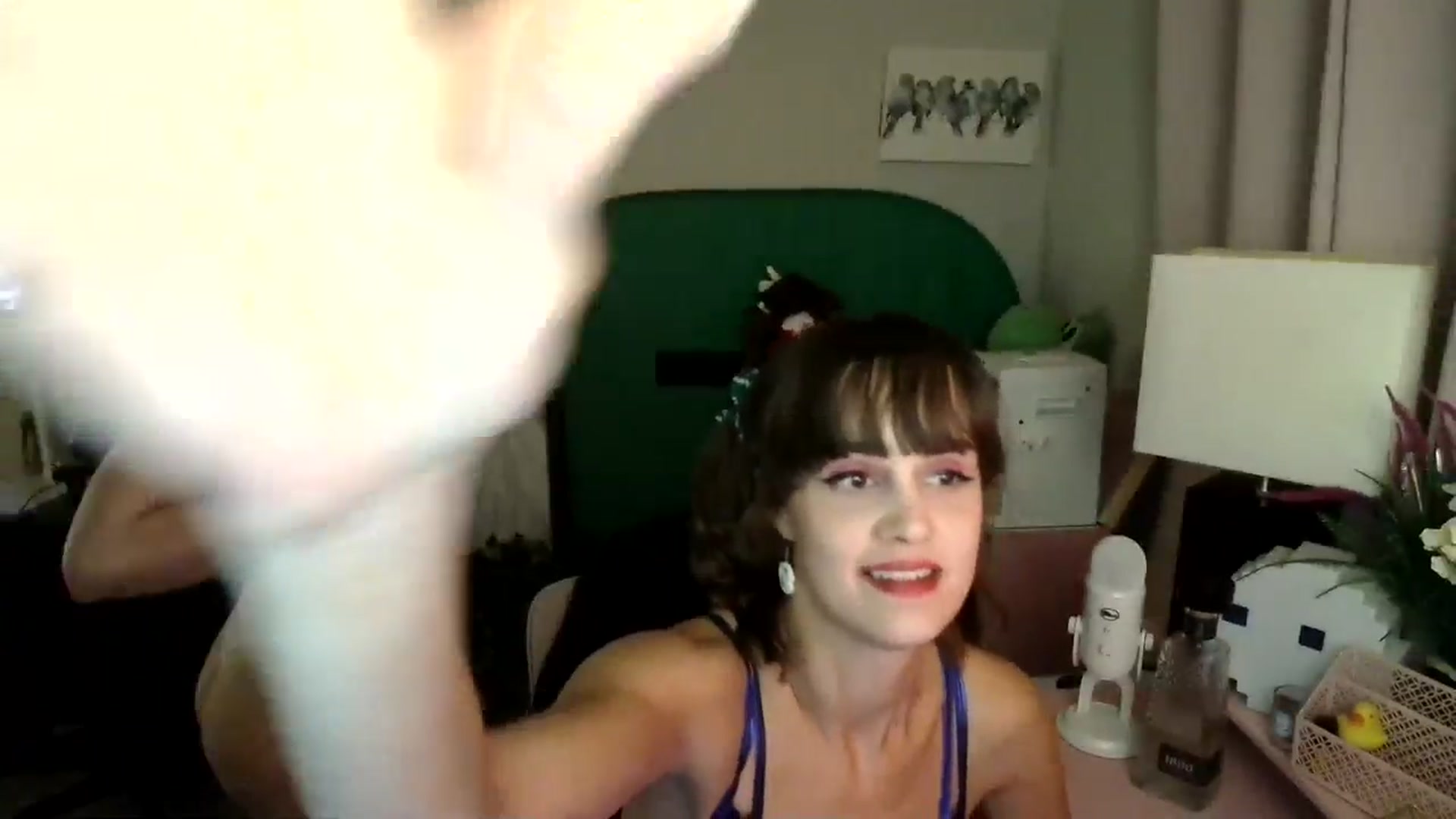 Gallery image thumbnail from HeidiKlumsy's myfreecams stream on, 11/10/2024, 10:16 image 2 of 20
