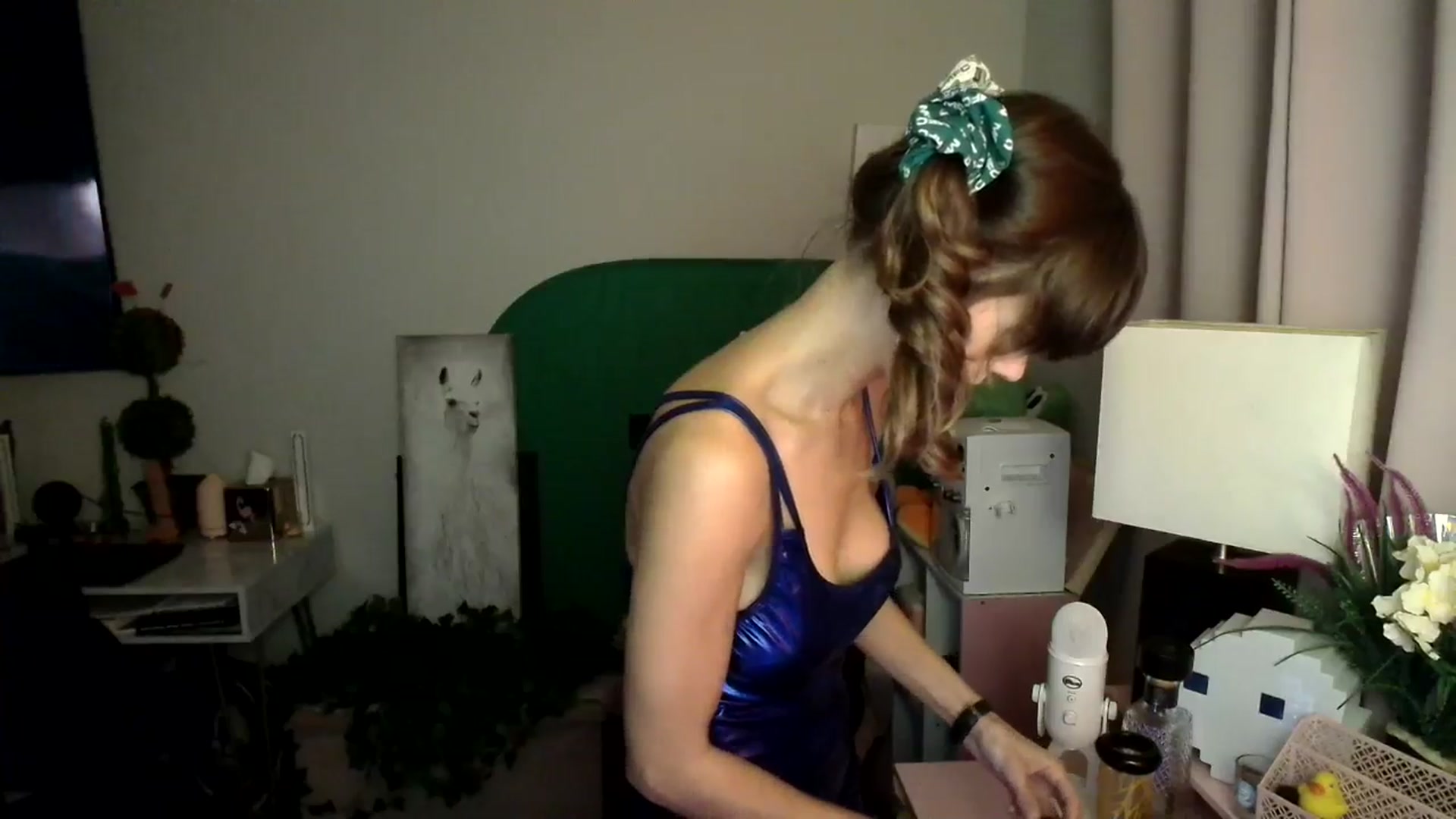 Gallery image thumbnail from HeidiKlumsy's myfreecams stream on, 11/10/2024, 10:16 image 14 of 20