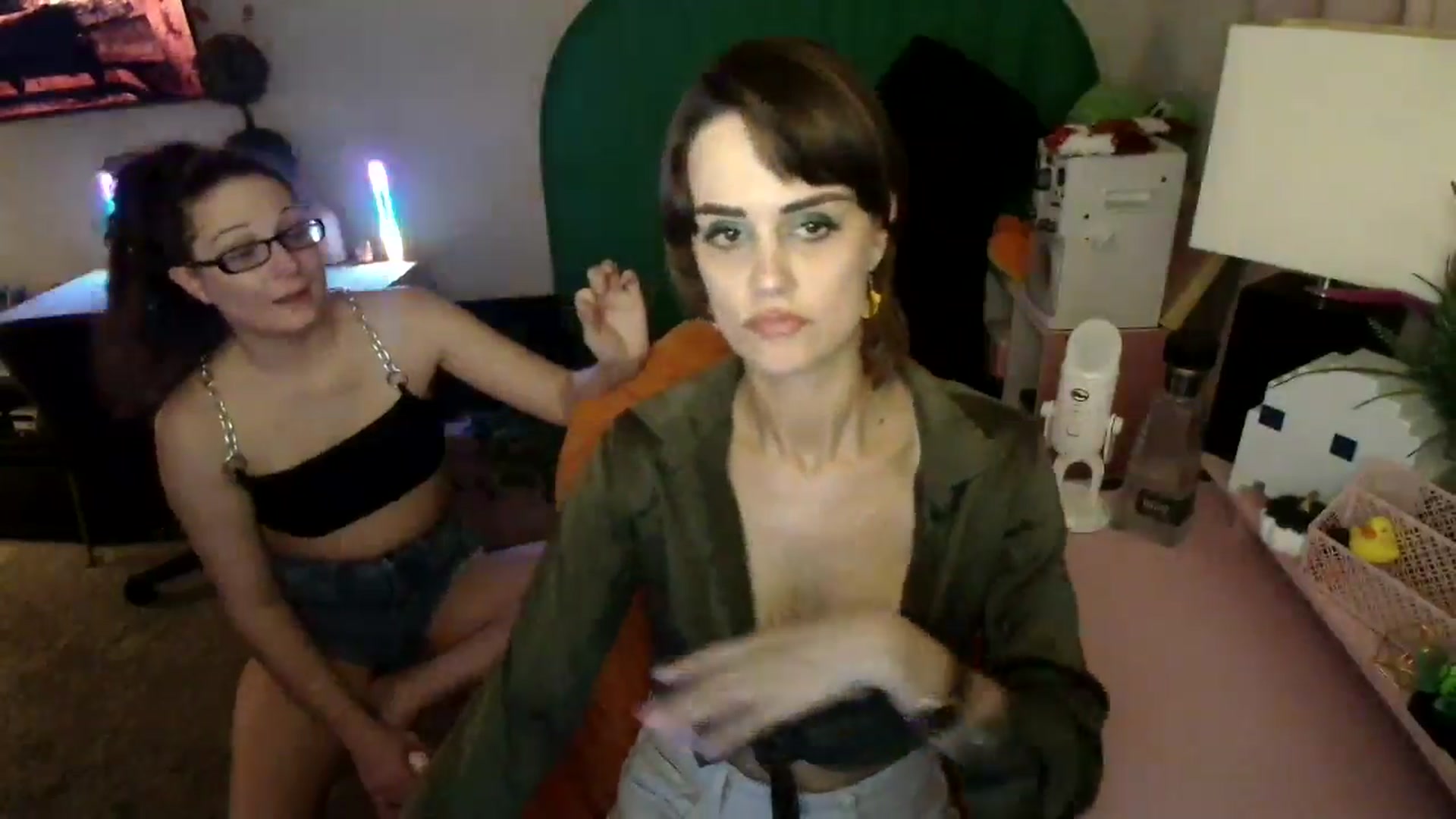 Gallery image thumbnail from HeidiKlumsy's myfreecams stream on, 11/11/2024, 02:53 image 6 of 20