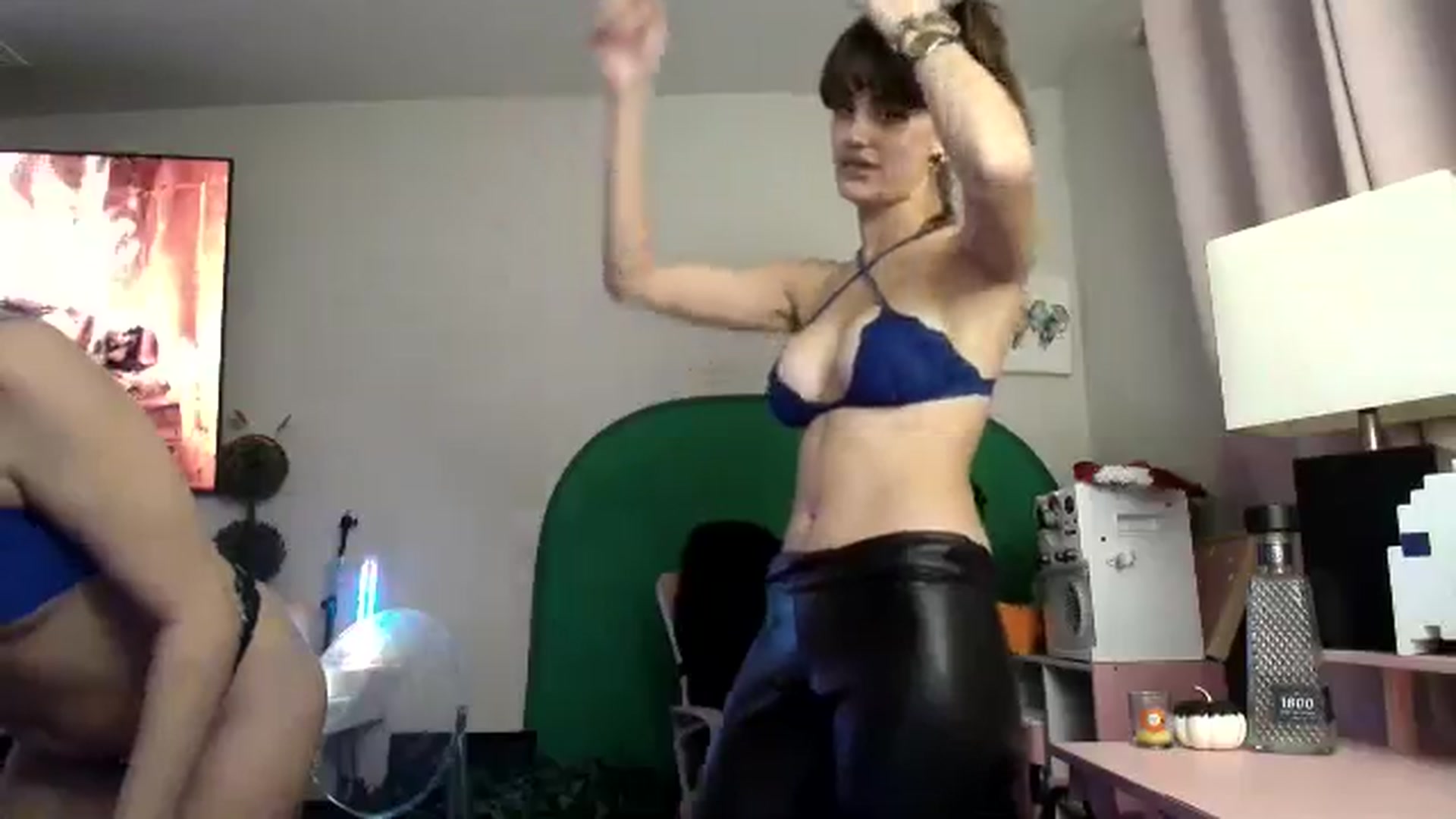 Gallery image thumbnail from HeidiKlumsy's myfreecams stream on, 11/15/2024, 04:27 image 17 of 20