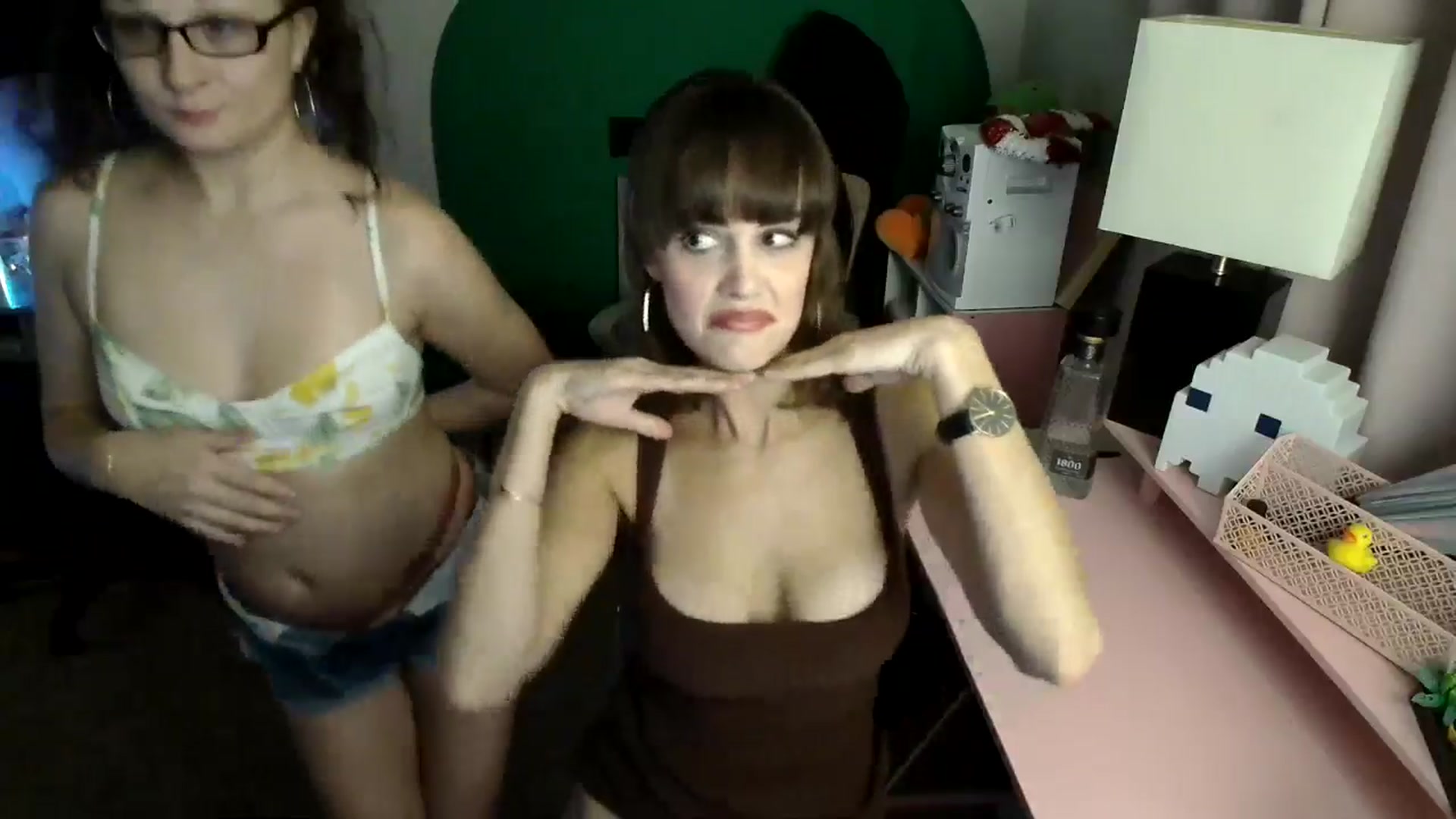 Gallery image thumbnail from HeidiKlumsy's myfreecams stream on, 11/17/2024, 04:30 image 19 of 20